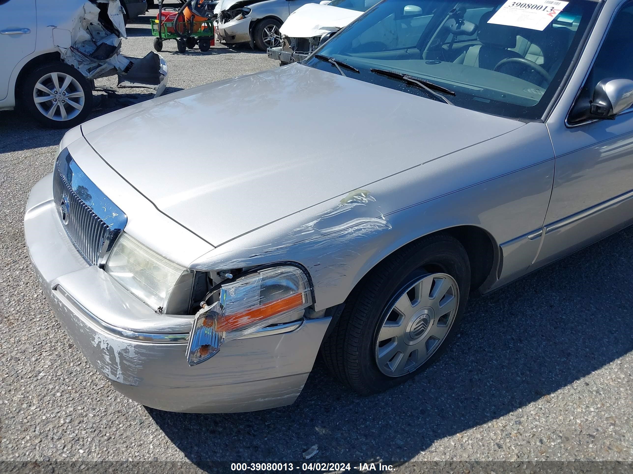 Photo 5 VIN: 2MEFM75W24X601940 - MERCURY GRAND MARQUIS 