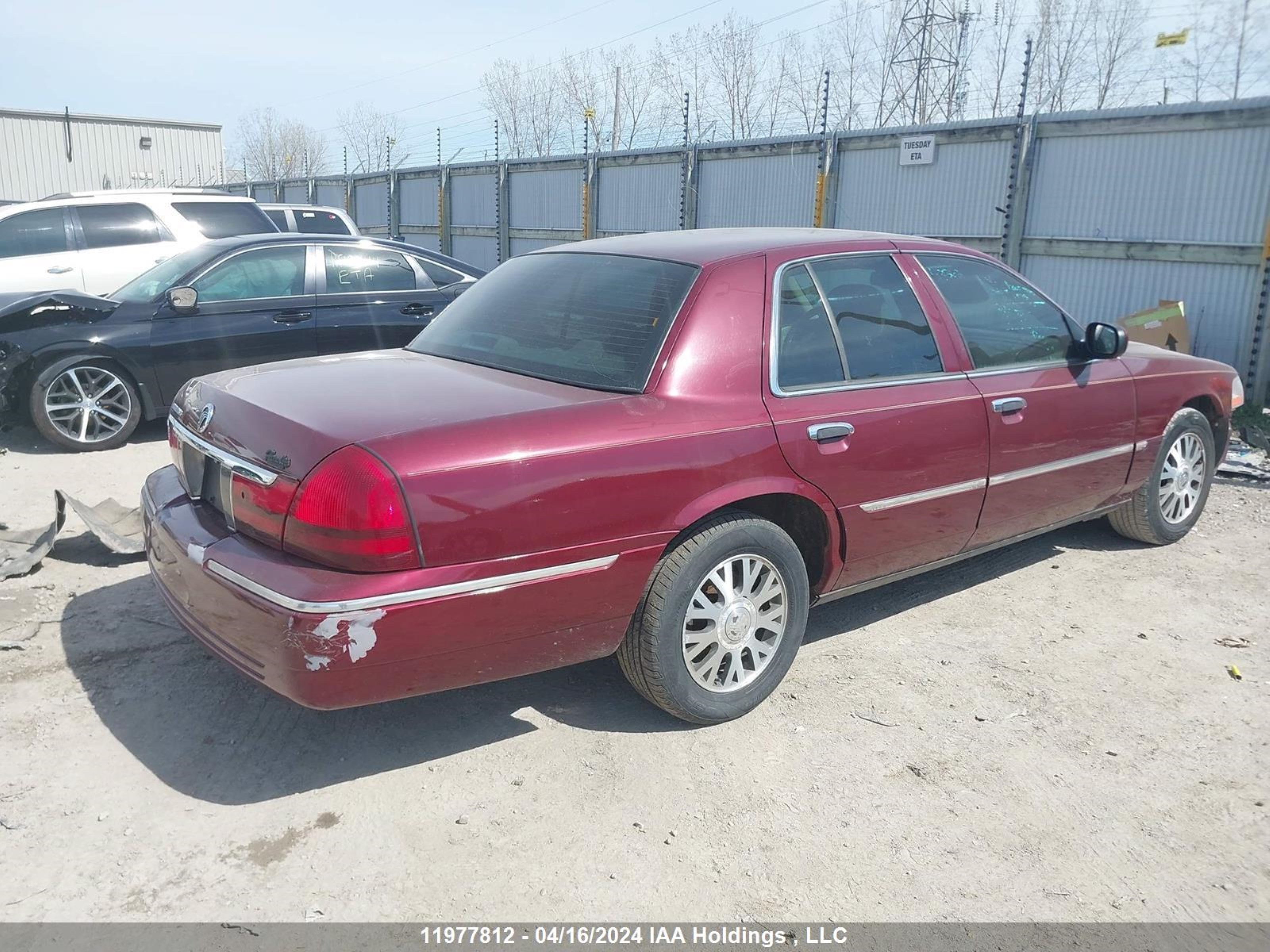 Photo 3 VIN: 2MEFM75W24X626286 - MERCURY GRAND MARQUIS 