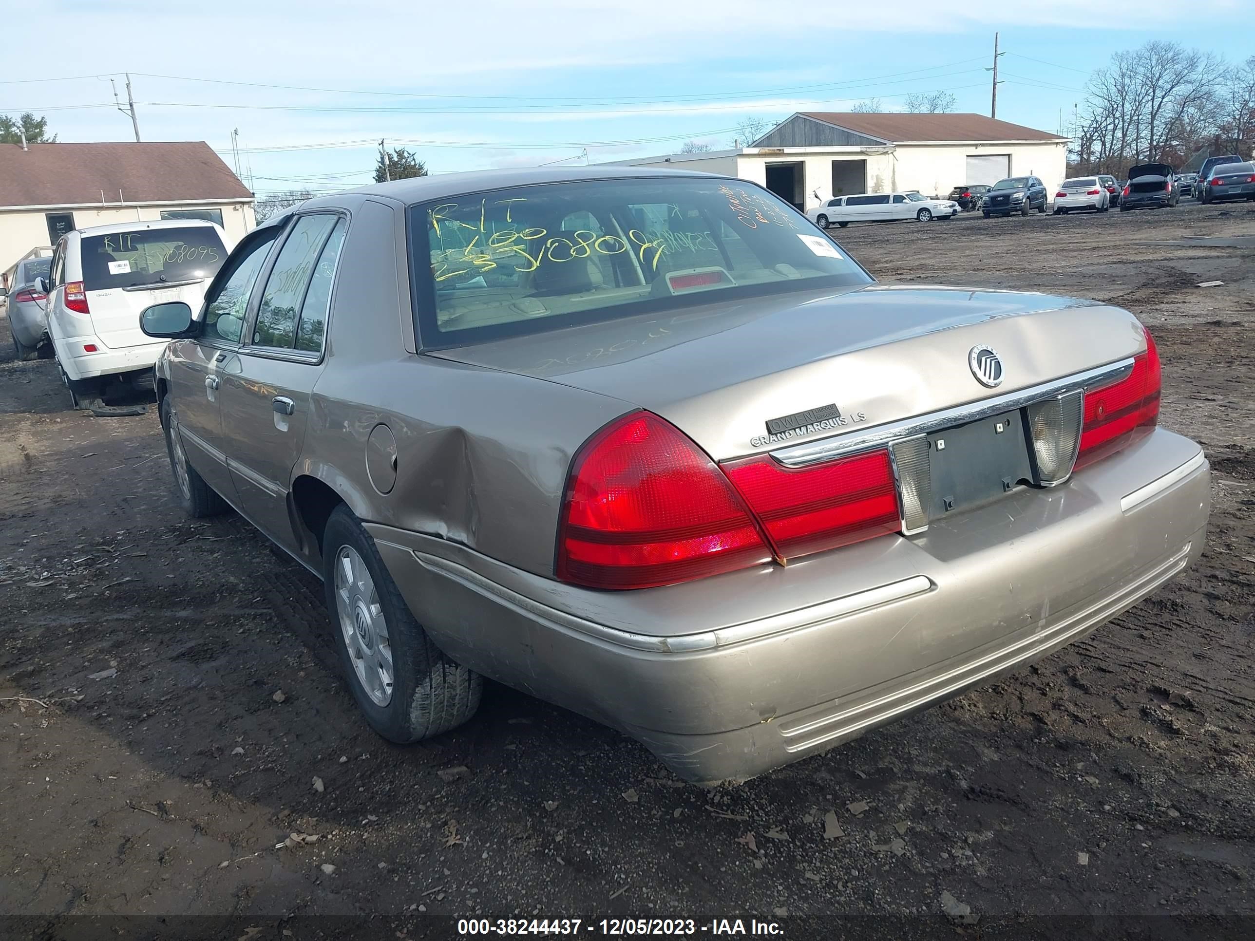 Photo 2 VIN: 2MEFM75W25X669026 - MERCURY GRAND MARQUIS 