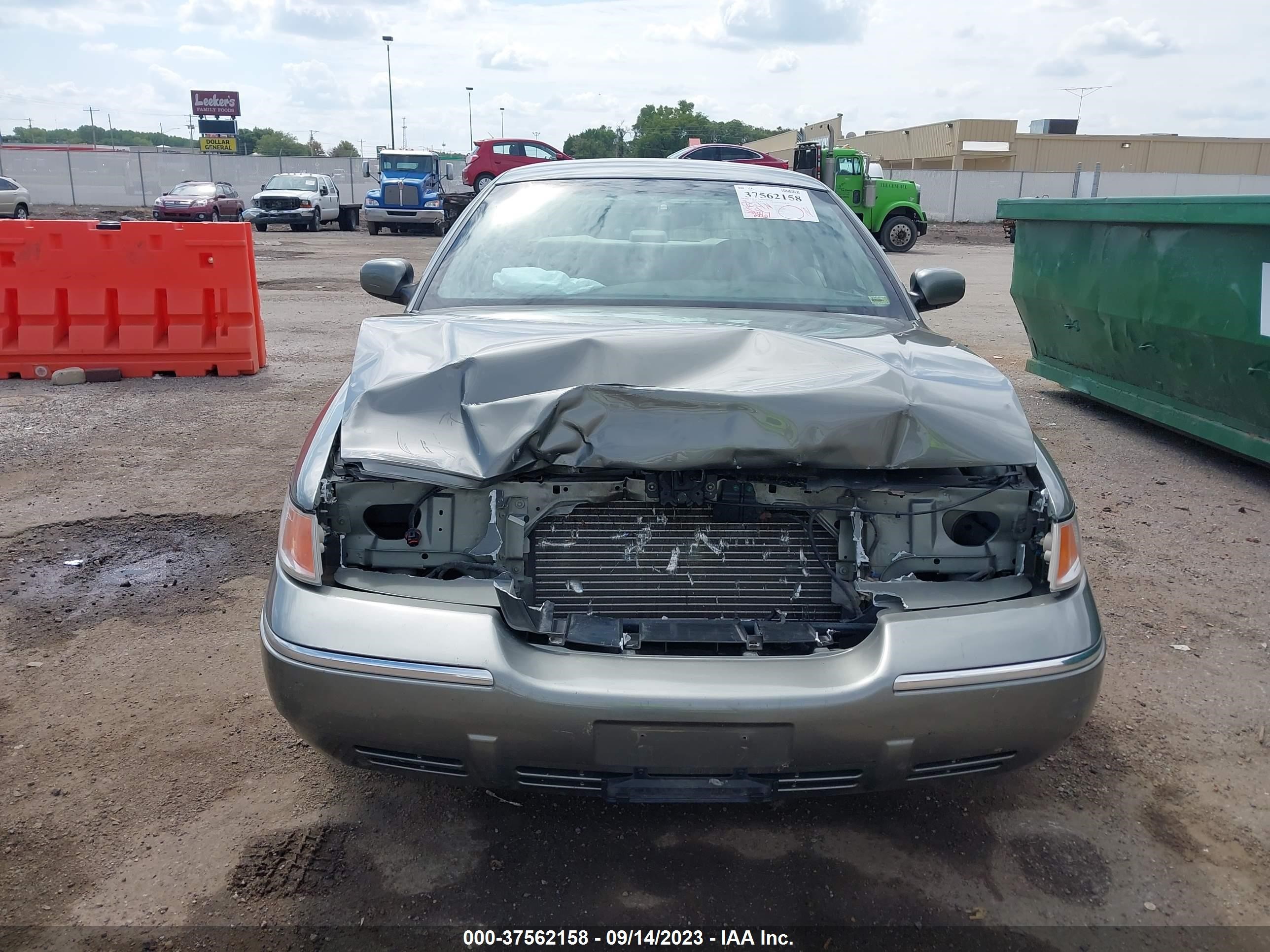 Photo 11 VIN: 2MEFM75W31X624185 - MERCURY GRAND MARQUIS 