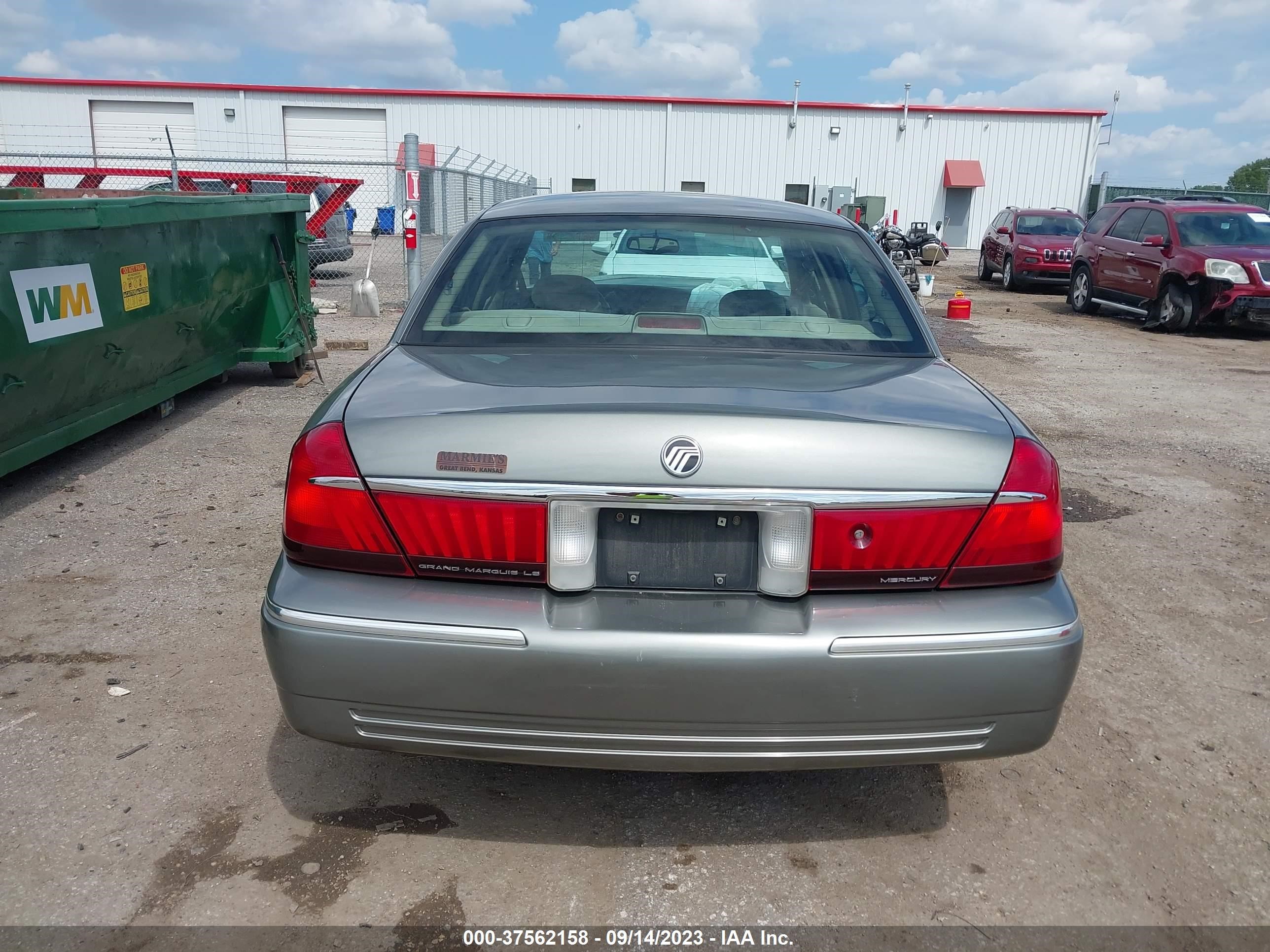 Photo 15 VIN: 2MEFM75W31X624185 - MERCURY GRAND MARQUIS 