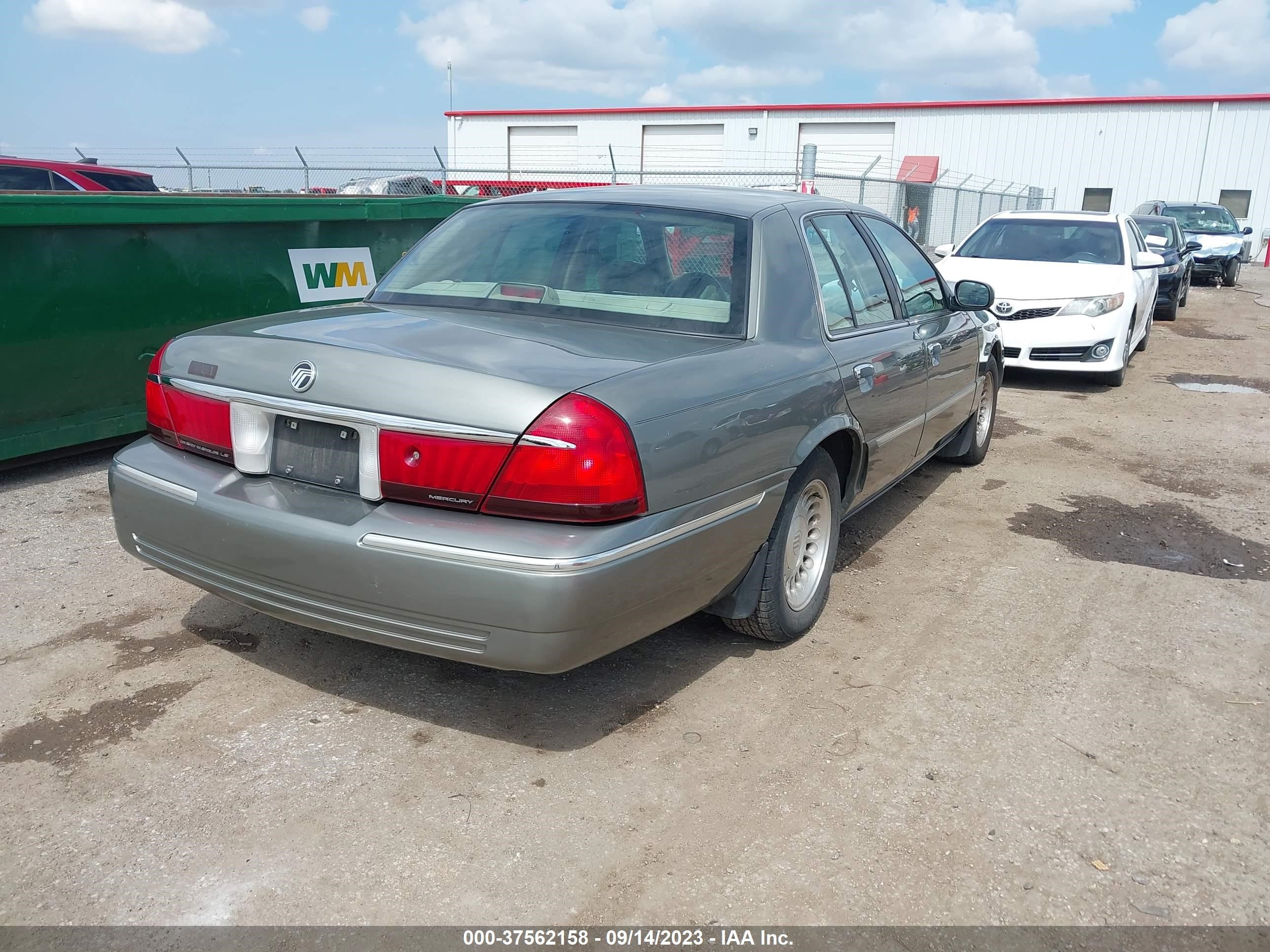 Photo 3 VIN: 2MEFM75W31X624185 - MERCURY GRAND MARQUIS 