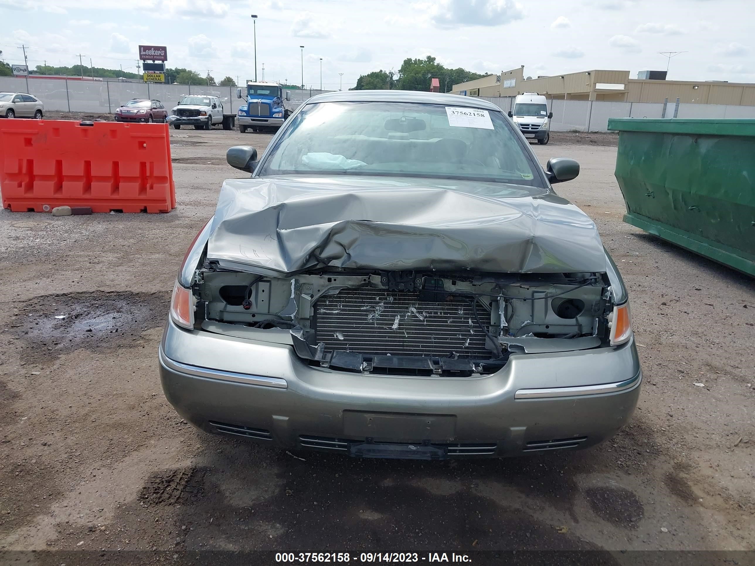 Photo 5 VIN: 2MEFM75W31X624185 - MERCURY GRAND MARQUIS 