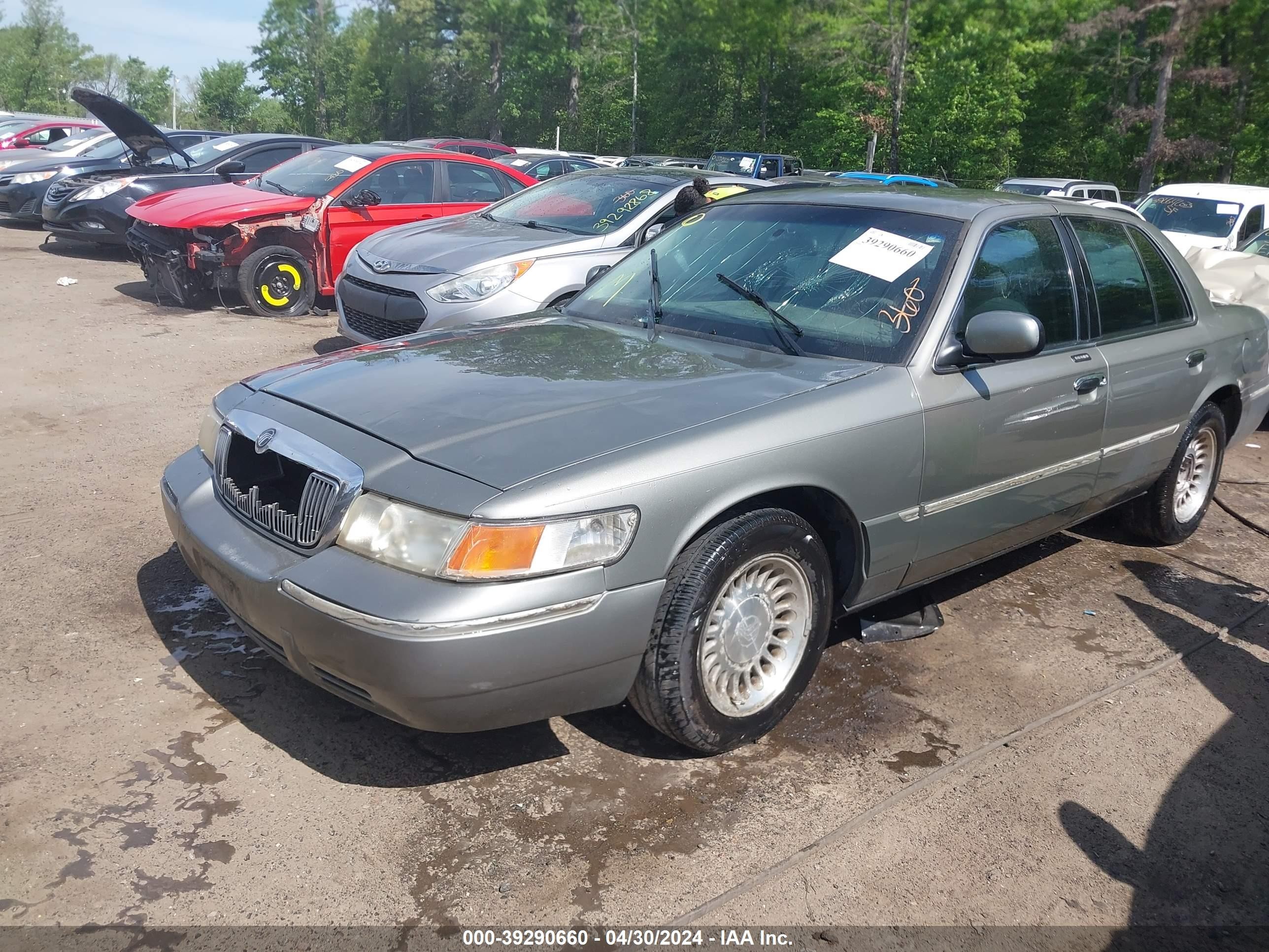 Photo 1 VIN: 2MEFM75W31X698013 - MERCURY GRAND MARQUIS 