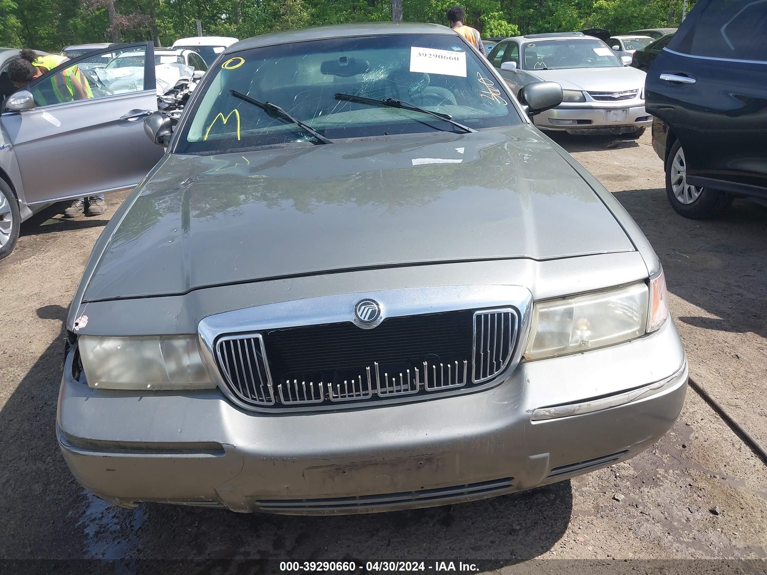 Photo 11 VIN: 2MEFM75W31X698013 - MERCURY GRAND MARQUIS 