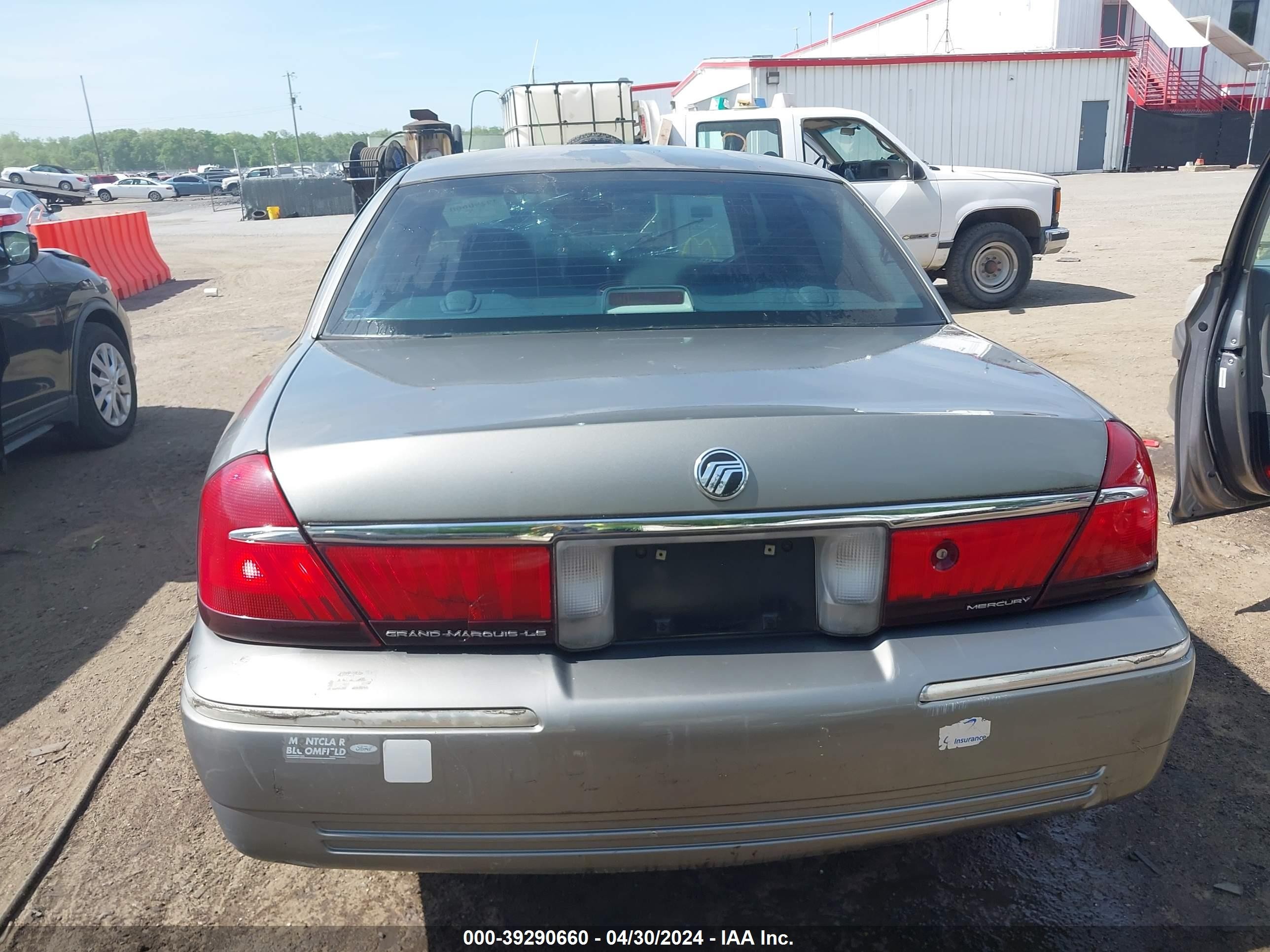 Photo 15 VIN: 2MEFM75W31X698013 - MERCURY GRAND MARQUIS 