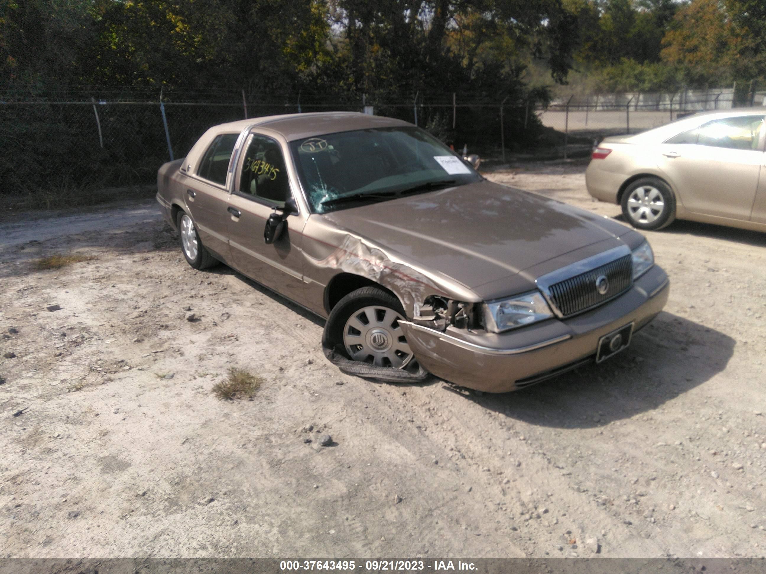 Photo 0 VIN: 2MEFM75W33X698225 - MERCURY GRAND MARQUIS 