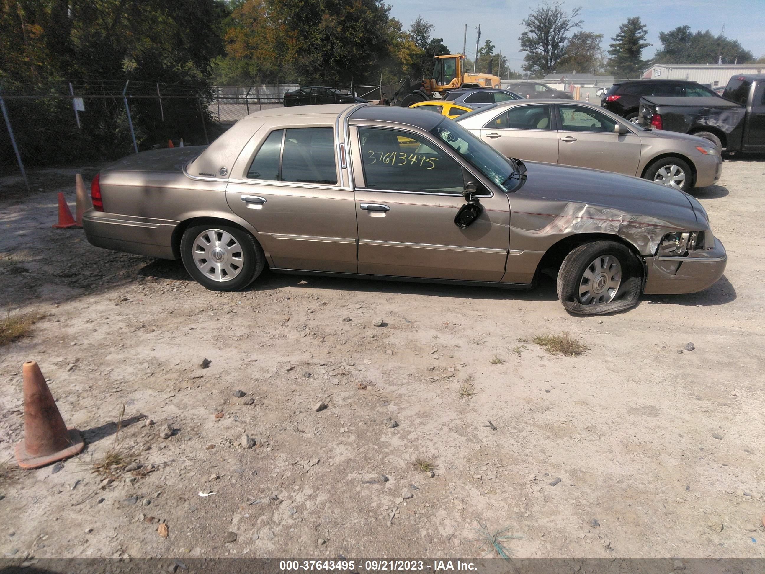 Photo 12 VIN: 2MEFM75W33X698225 - MERCURY GRAND MARQUIS 