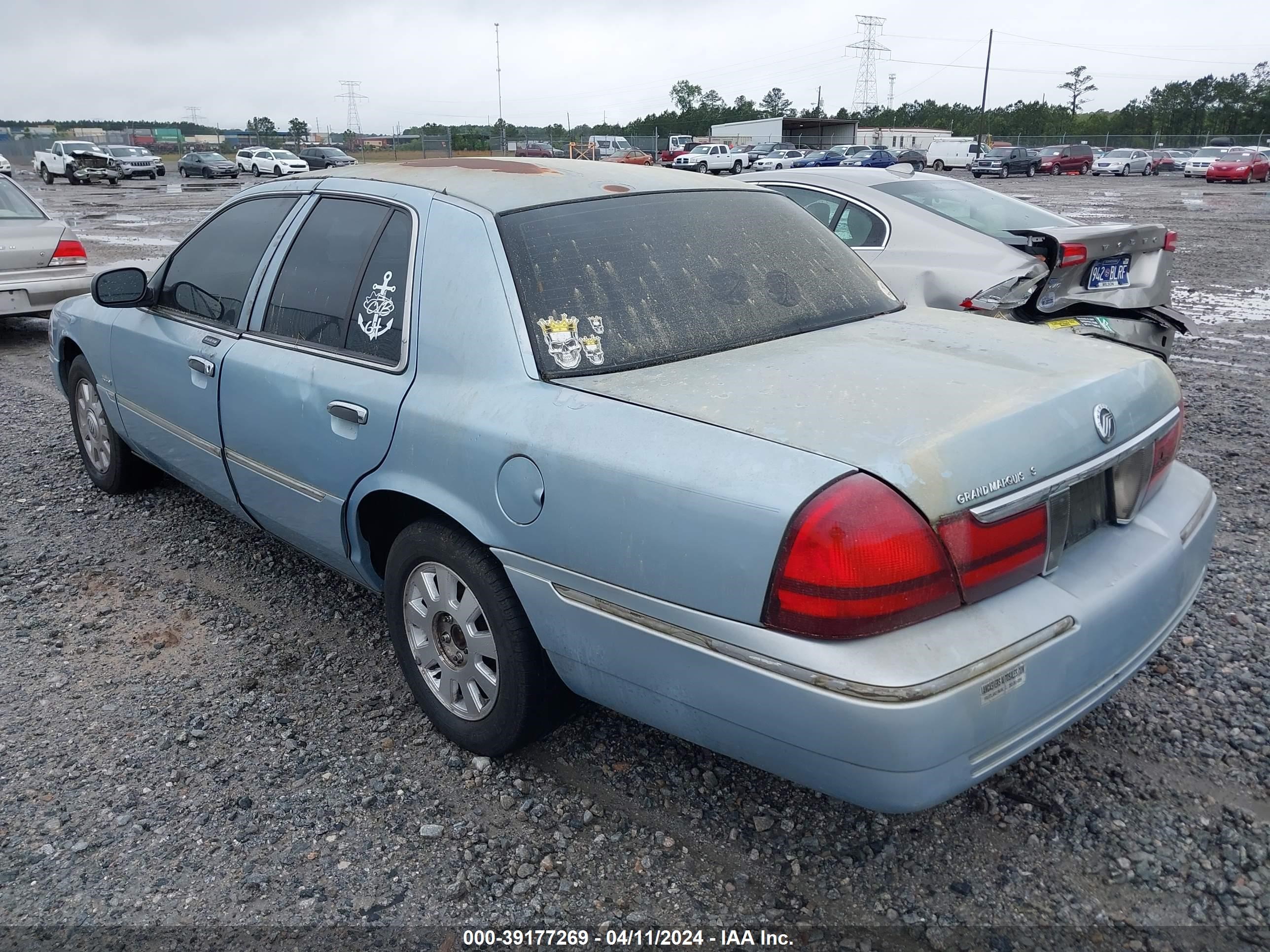 Photo 2 VIN: 2MEFM75W34X692376 - MERCURY GRAND MARQUIS 