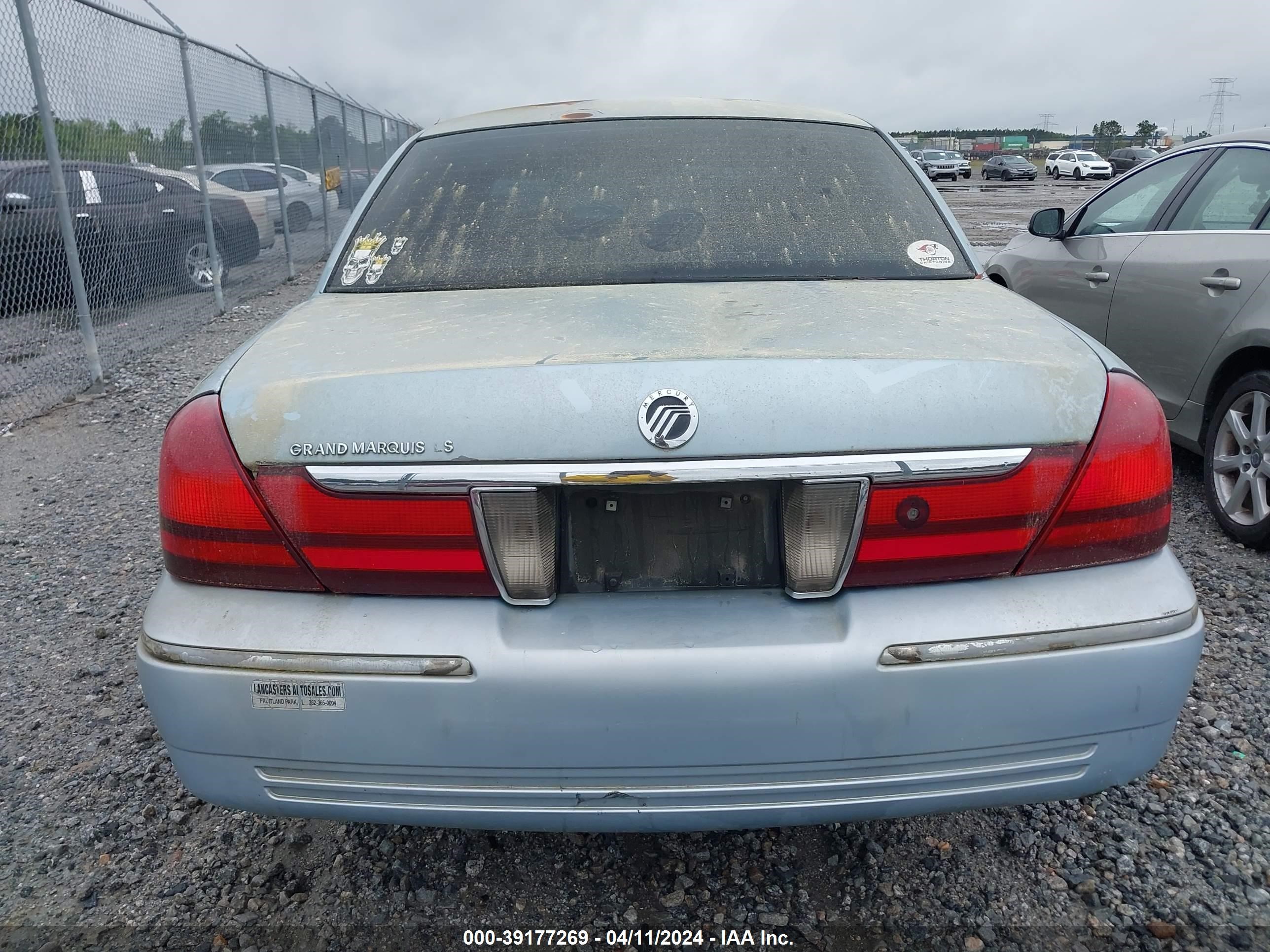 Photo 5 VIN: 2MEFM75W34X692376 - MERCURY GRAND MARQUIS 