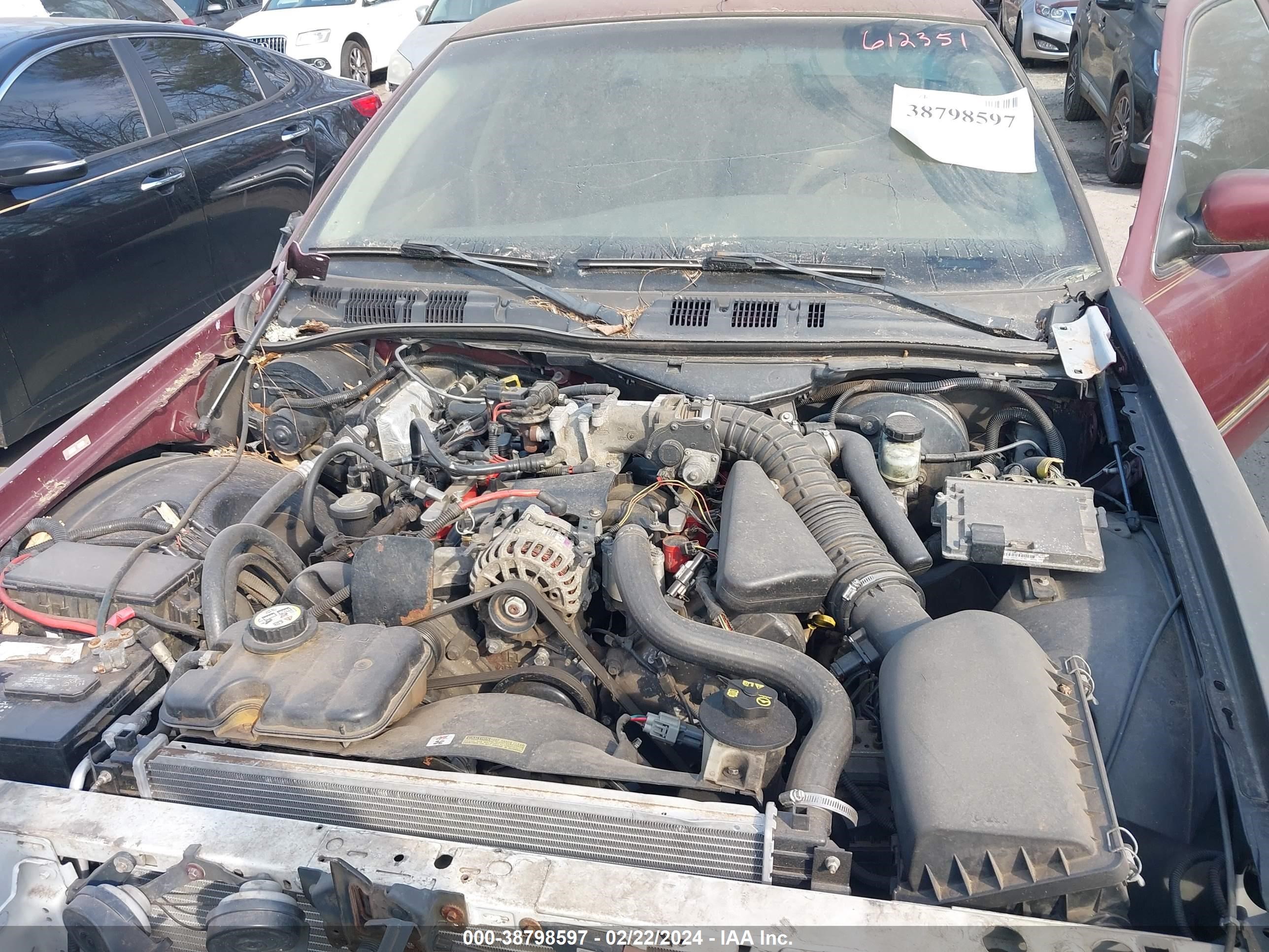 Photo 9 VIN: 2MEFM75W35X612351 - MERCURY GRAND MARQUIS 