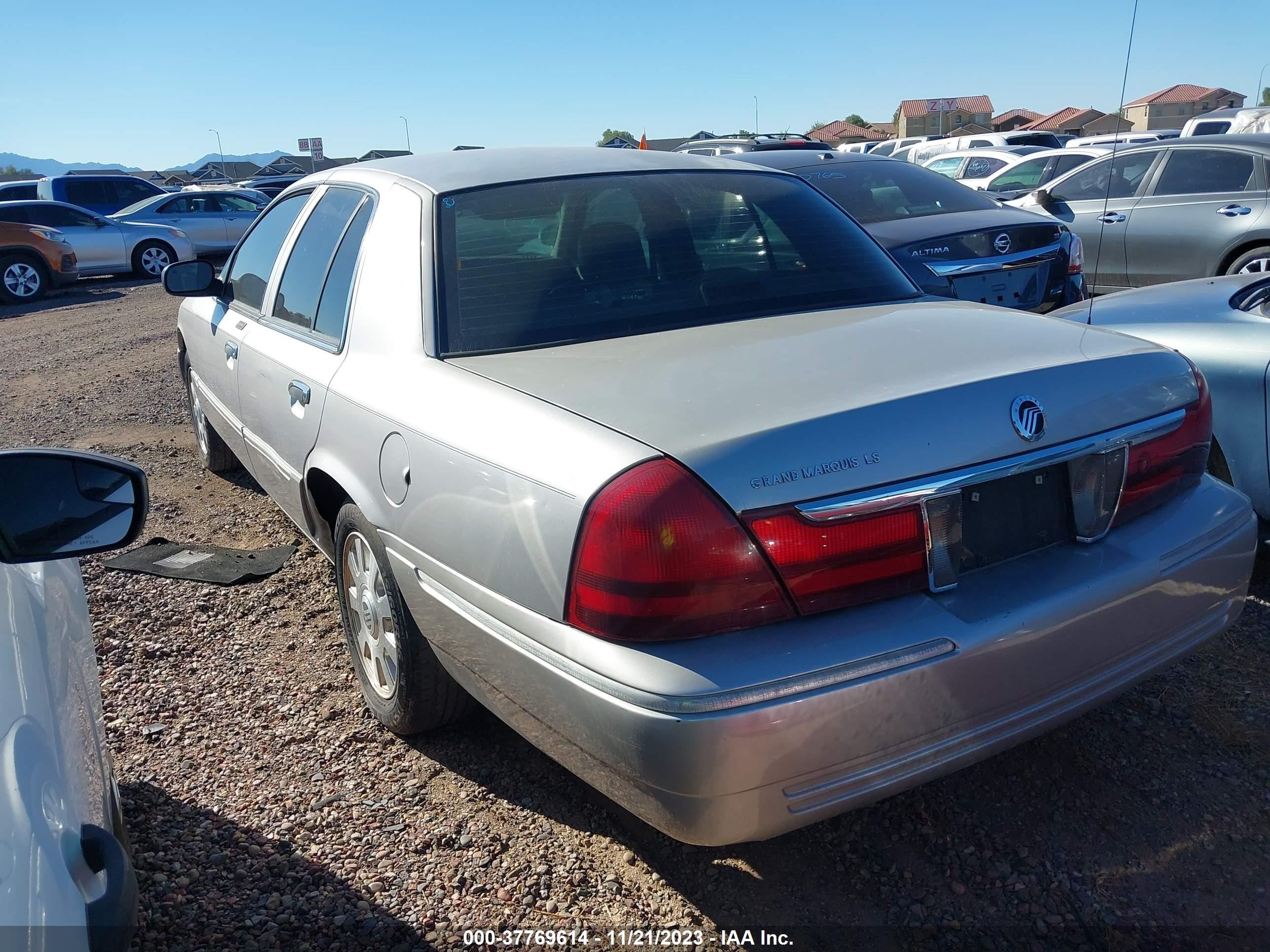 Photo 2 VIN: 2MEFM75W35X632549 - MERCURY GRAND MARQUIS 