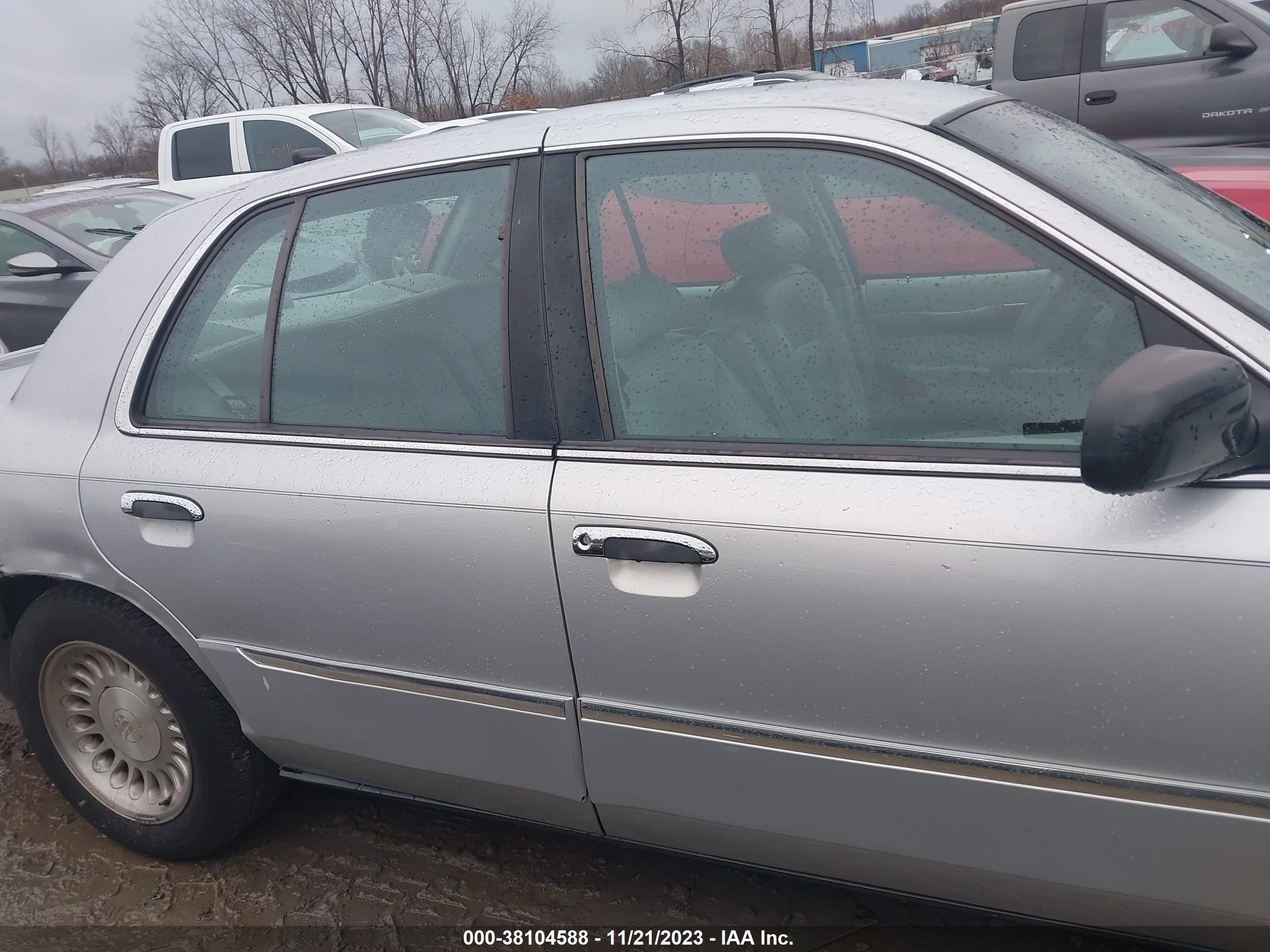 Photo 12 VIN: 2MEFM75W3XX632568 - MERCURY GRAND MARQUIS 