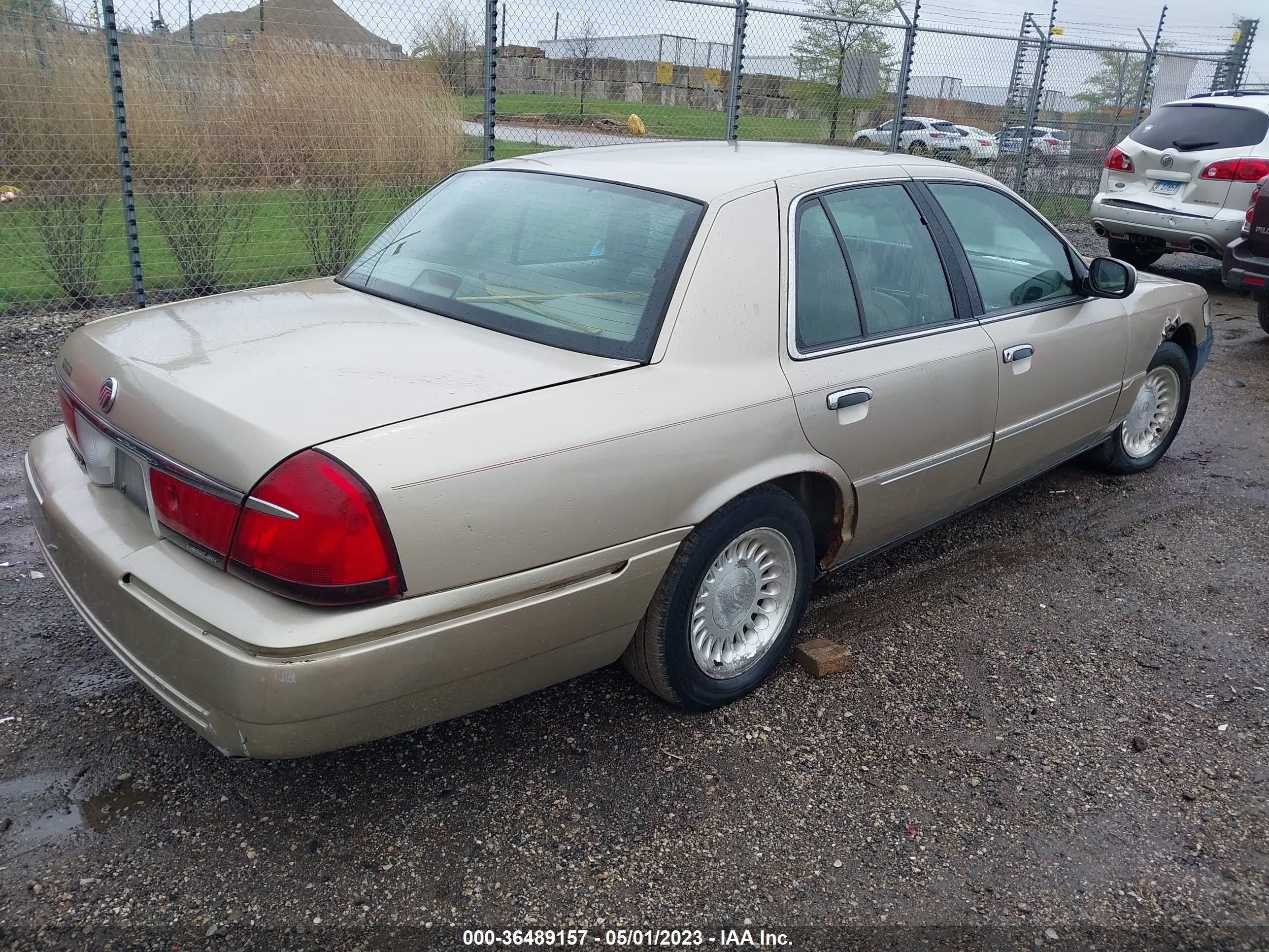 Photo 3 VIN: 2MEFM75W3XX677591 - MERCURY GRAND MARQUIS 