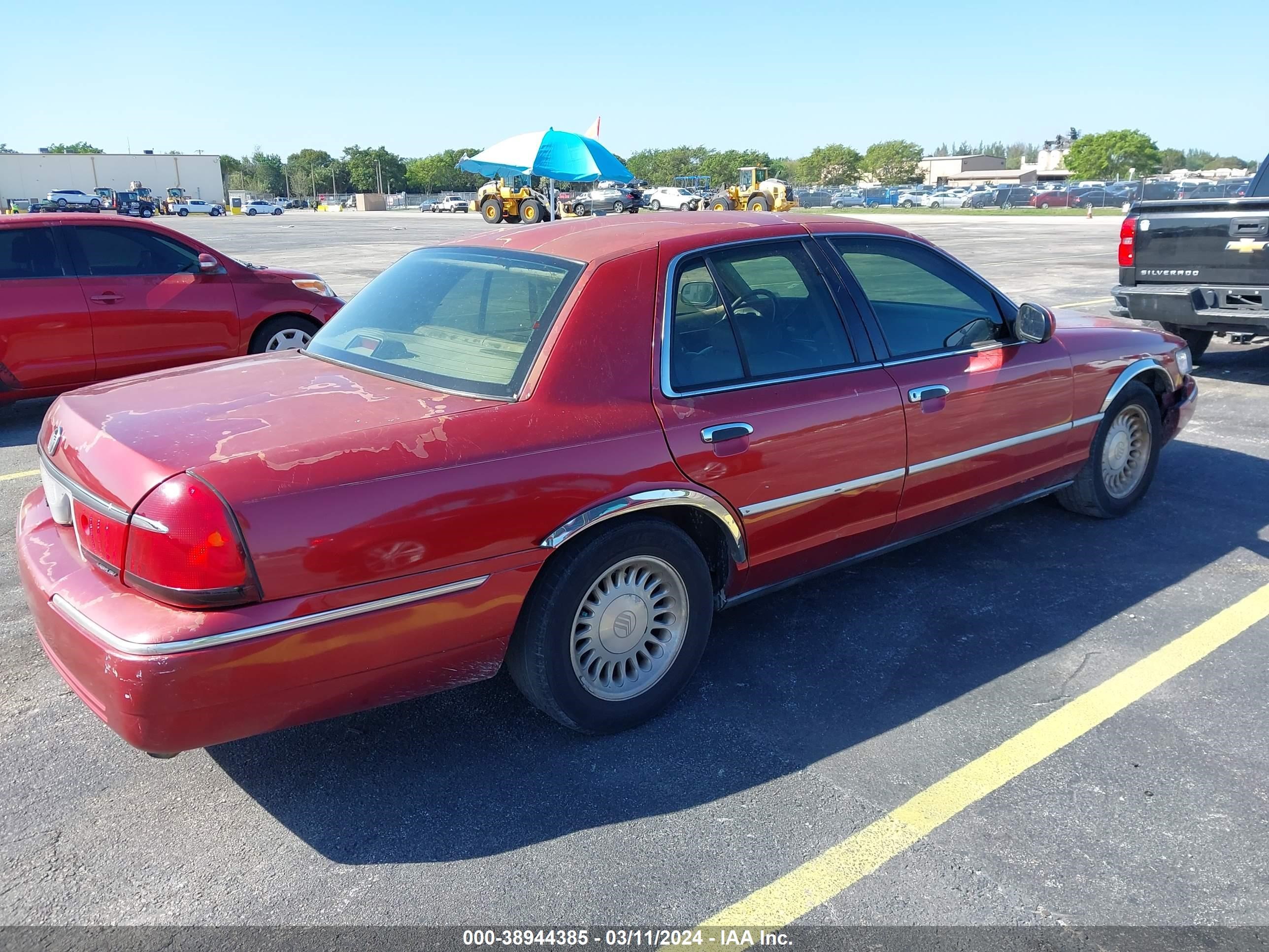 Photo 3 VIN: 2MEFM75W3XX735196 - MERCURY GRAND MARQUIS 