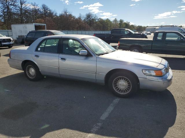 Photo 3 VIN: 2MEFM75W3YX739962 - MERCURY GRAND MARQ 