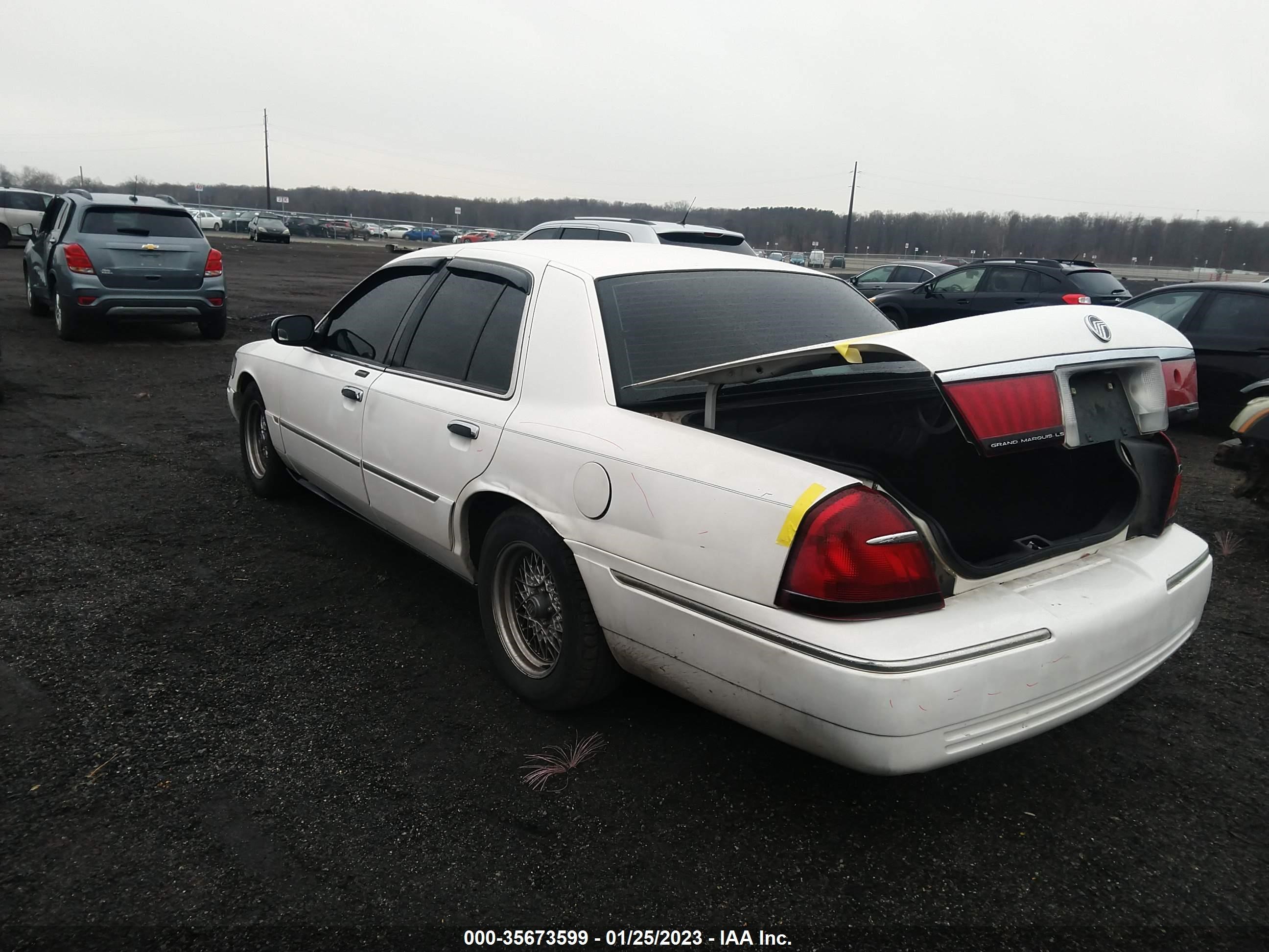 Photo 2 VIN: 2MEFM75W41X620243 - MERCURY GRAND MARQUIS 