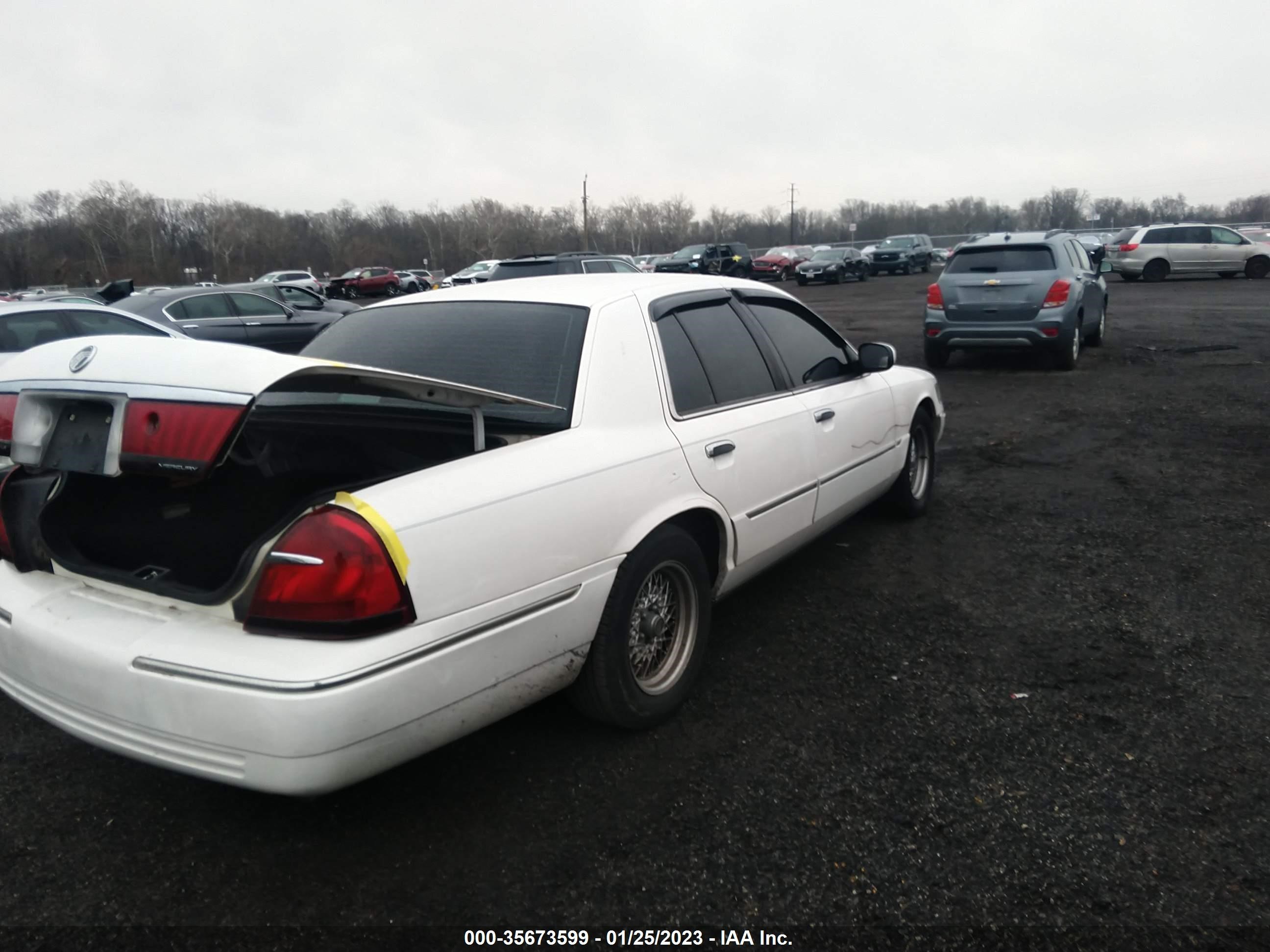 Photo 3 VIN: 2MEFM75W41X620243 - MERCURY GRAND MARQUIS 