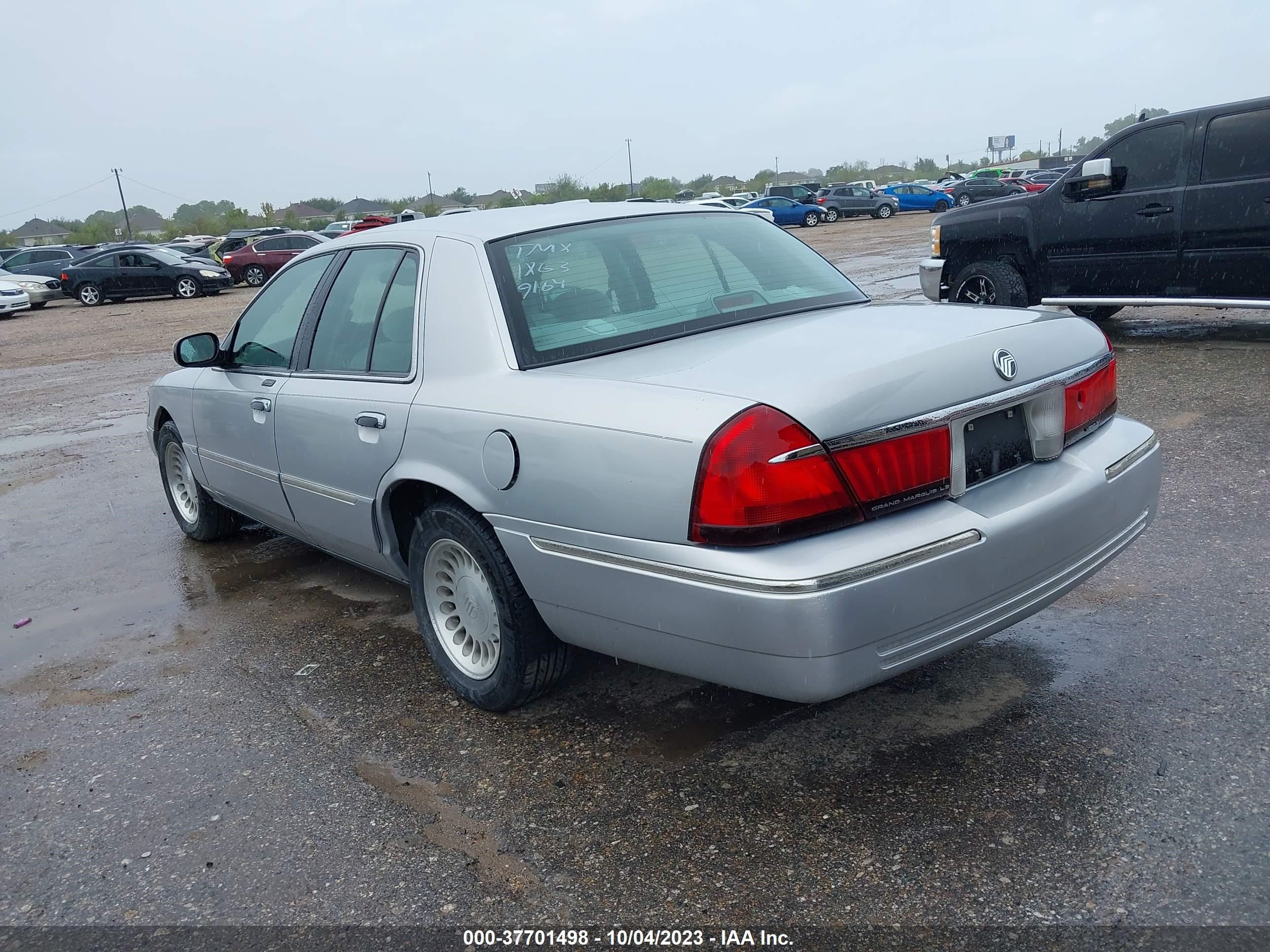 Photo 2 VIN: 2MEFM75W41X639164 - MERCURY GRAND MARQUIS 