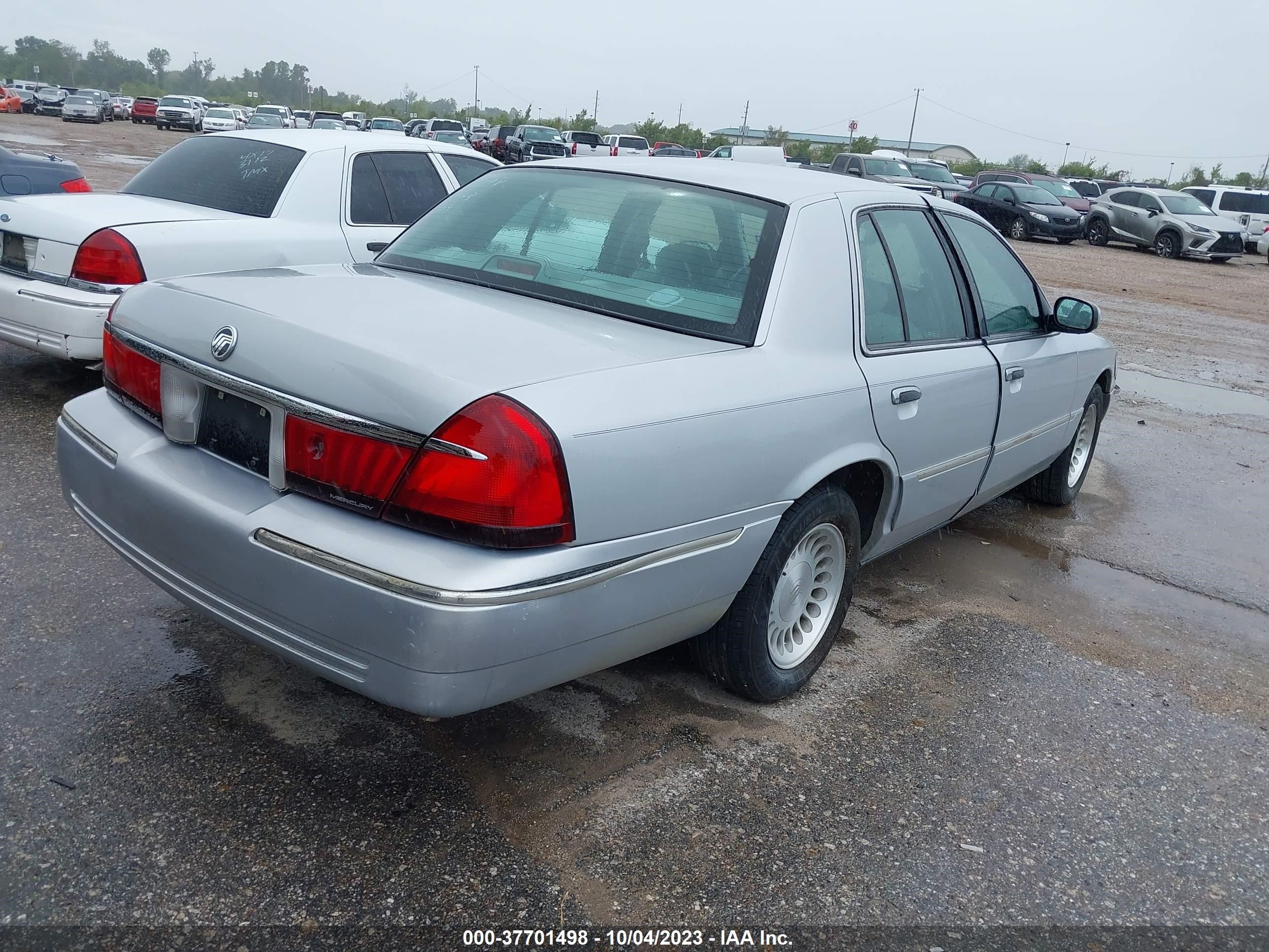 Photo 3 VIN: 2MEFM75W41X639164 - MERCURY GRAND MARQUIS 