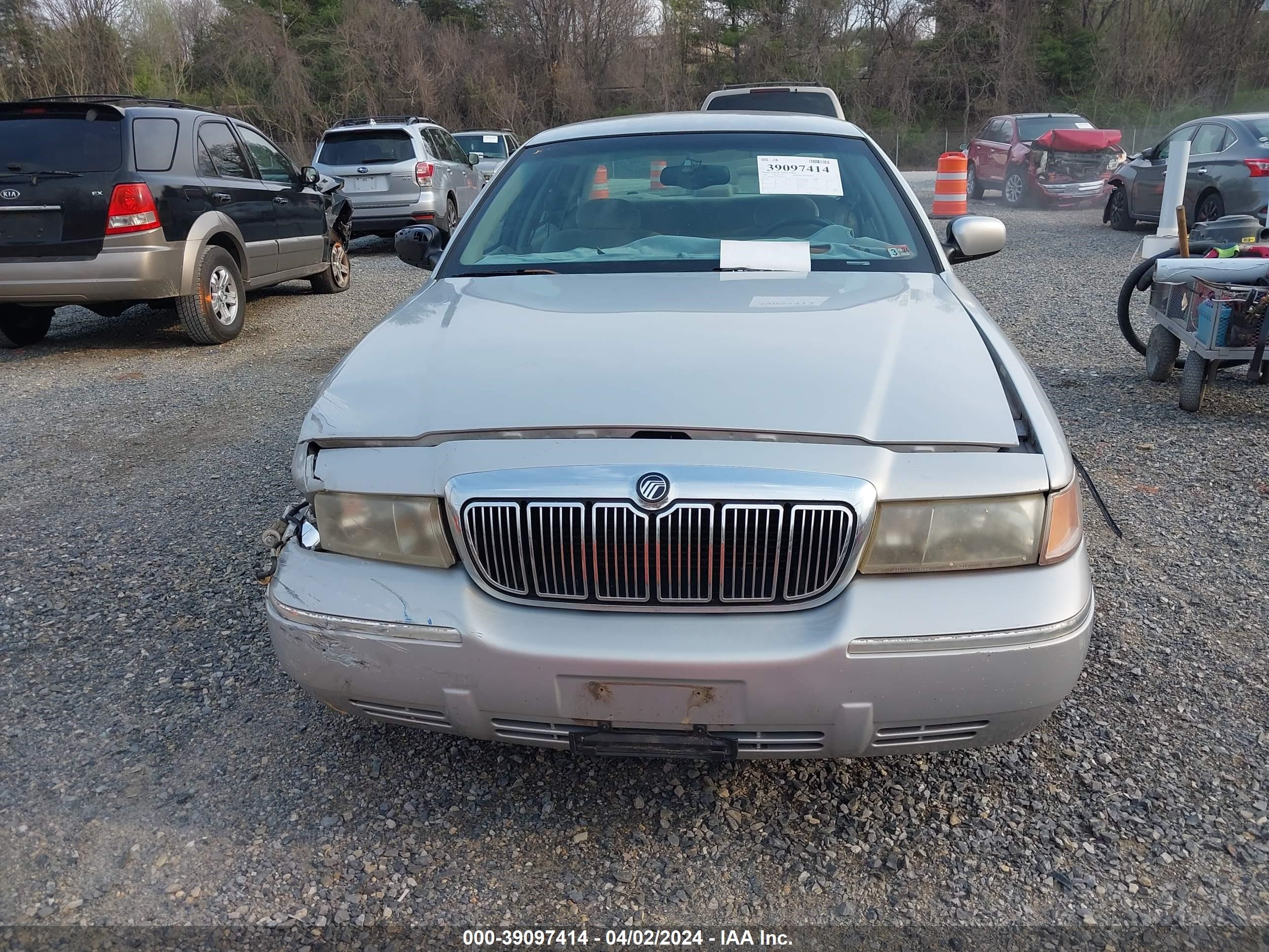 Photo 11 VIN: 2MEFM75W41X697159 - MERCURY GRAND MARQUIS 