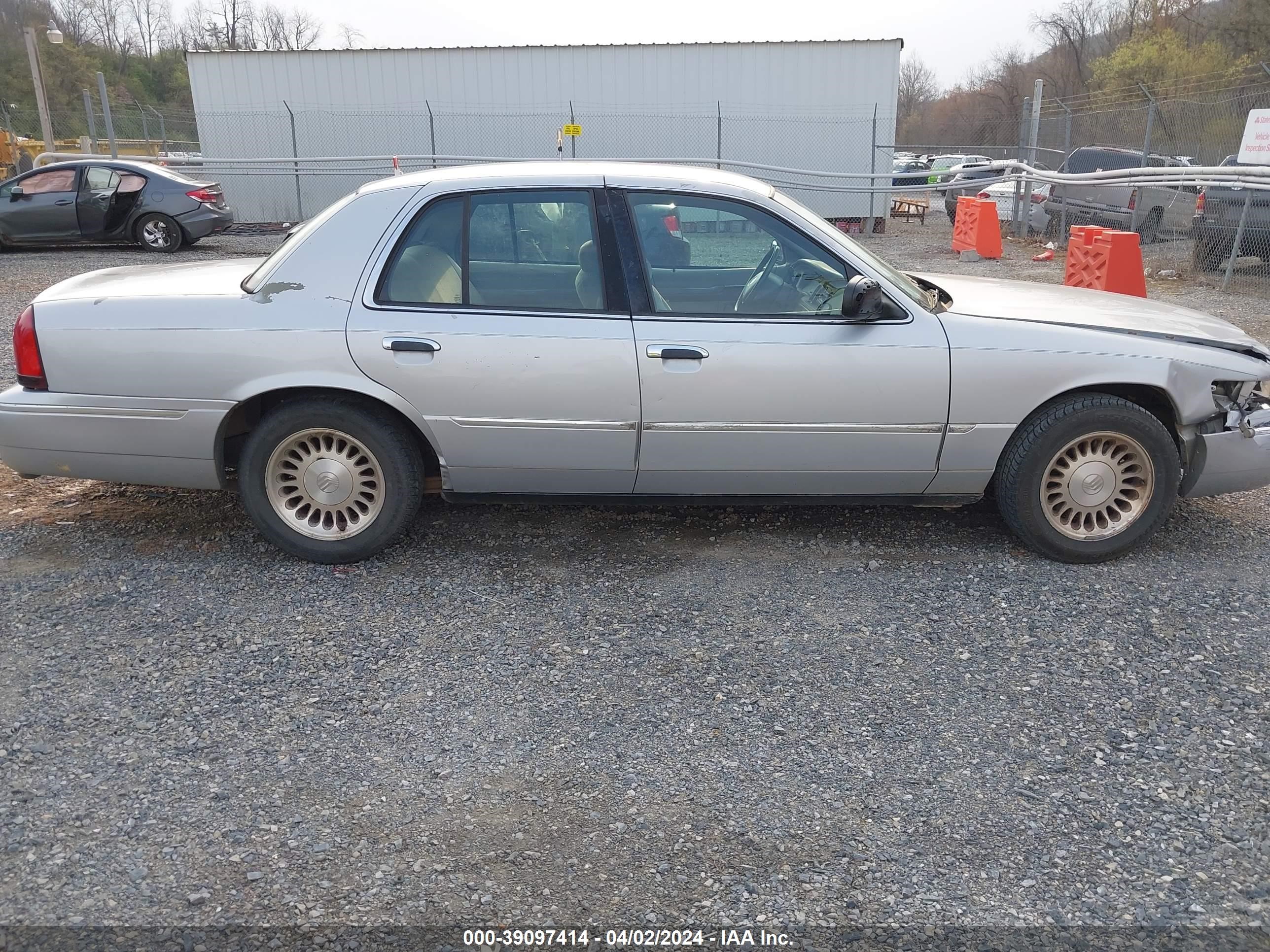 Photo 12 VIN: 2MEFM75W41X697159 - MERCURY GRAND MARQUIS 