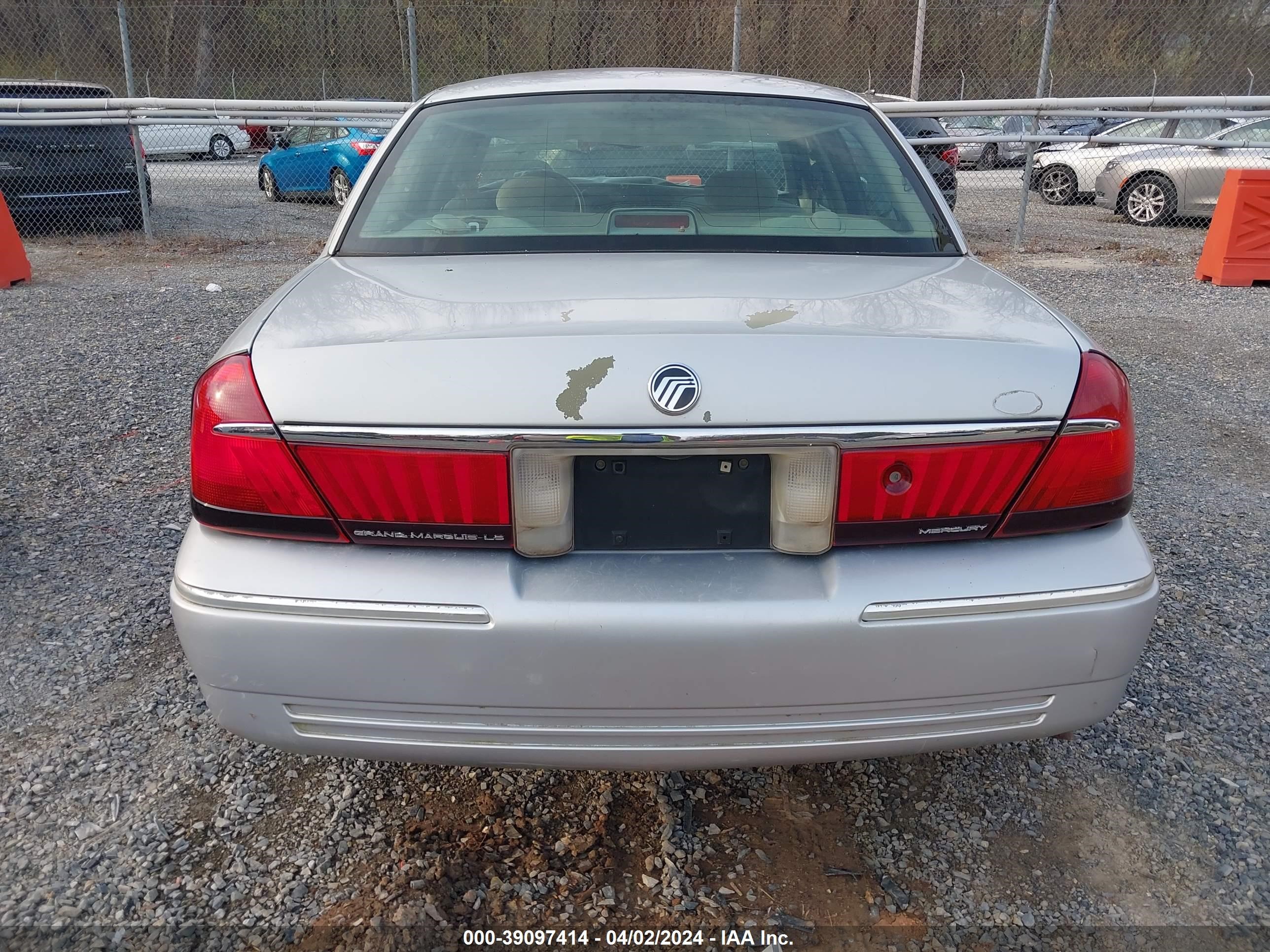 Photo 15 VIN: 2MEFM75W41X697159 - MERCURY GRAND MARQUIS 