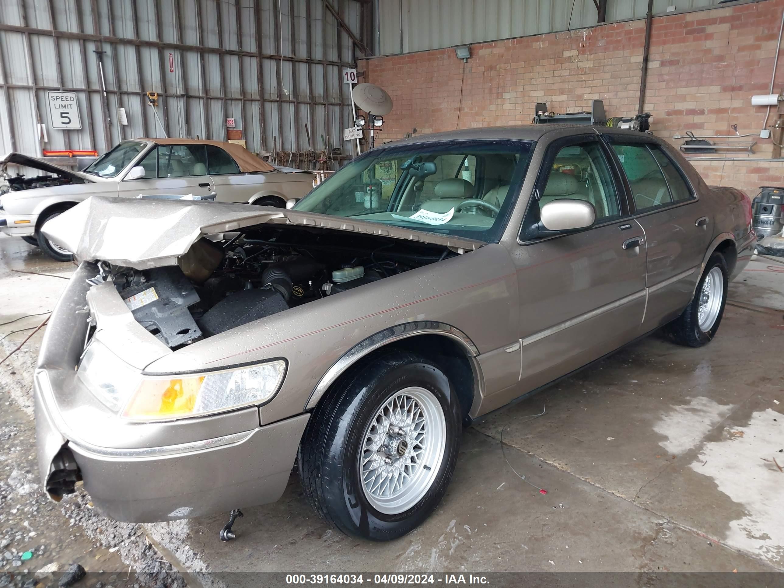 Photo 1 VIN: 2MEFM75W42X646150 - MERCURY GRAND MARQUIS 