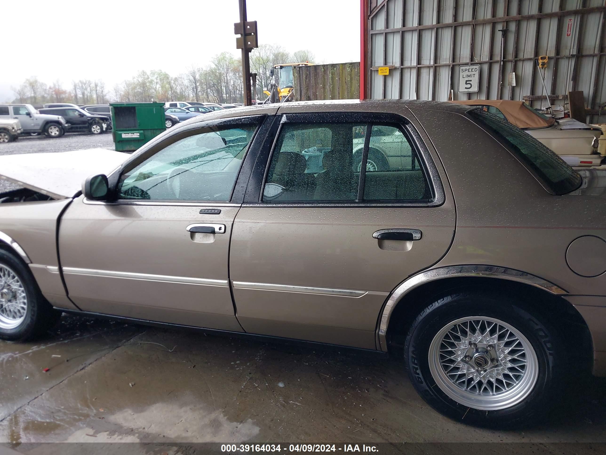 Photo 14 VIN: 2MEFM75W42X646150 - MERCURY GRAND MARQUIS 