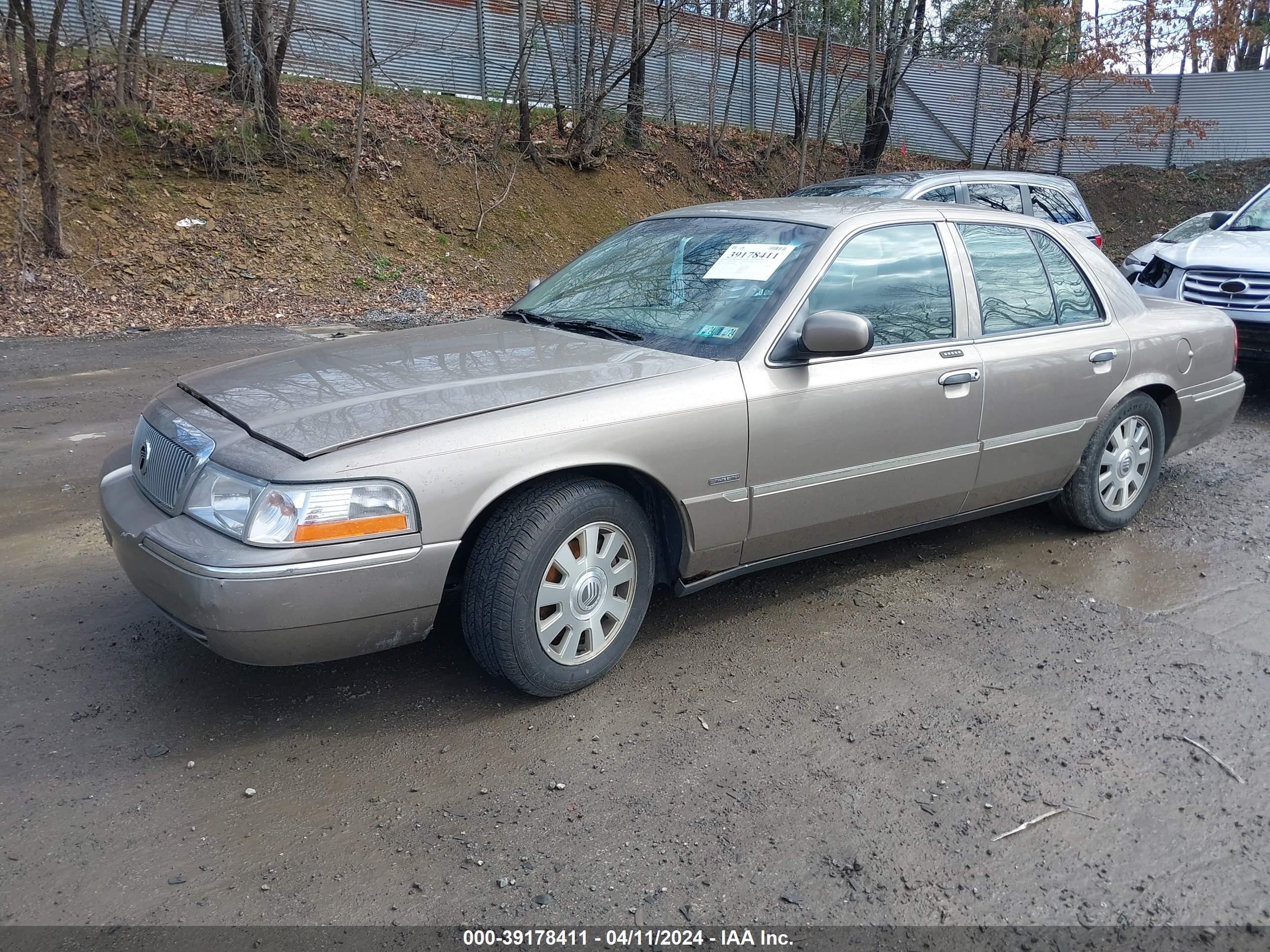 Photo 1 VIN: 2MEFM75W44X640092 - MERCURY GRAND MARQUIS 