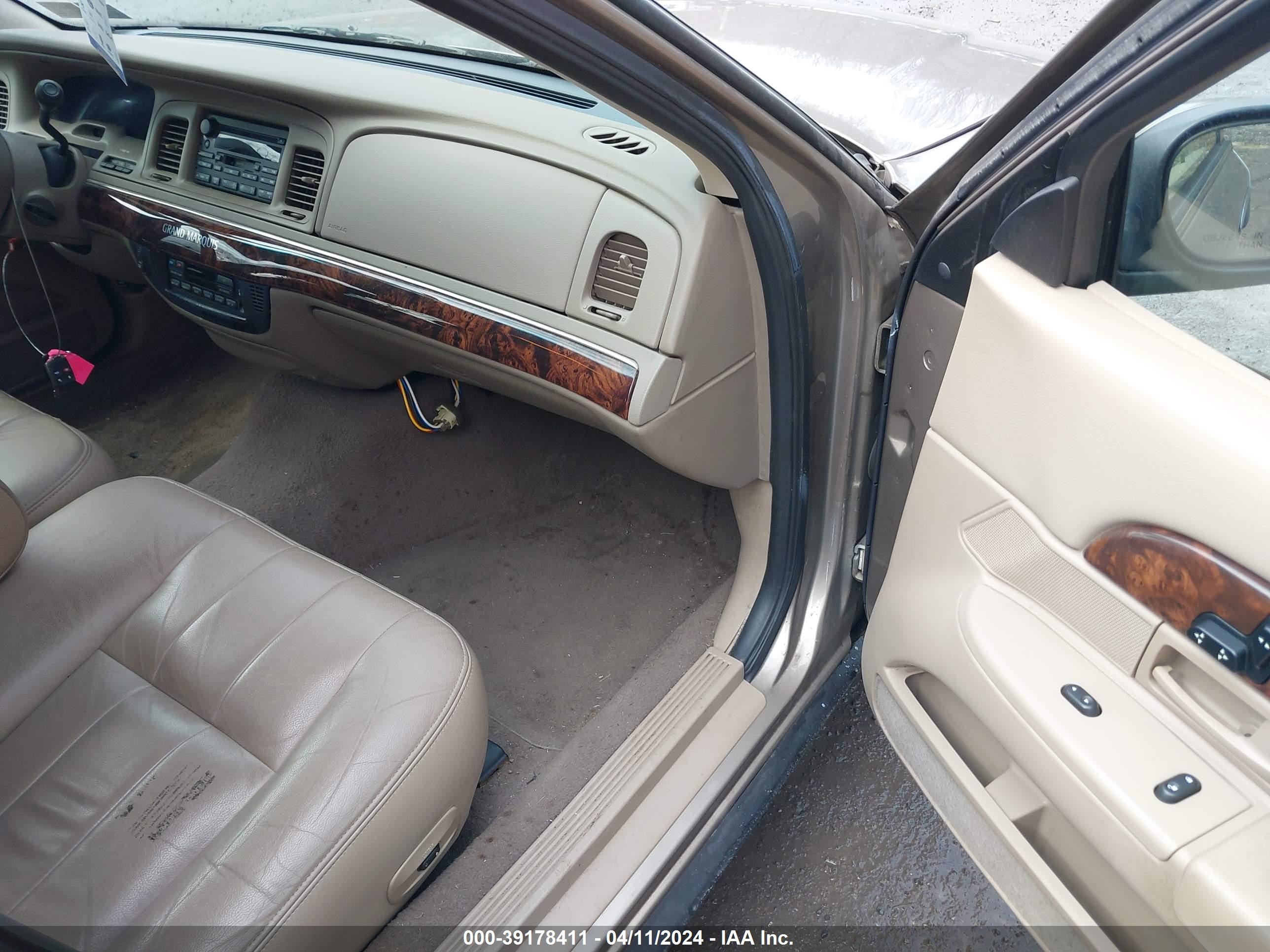 Photo 4 VIN: 2MEFM75W44X640092 - MERCURY GRAND MARQUIS 