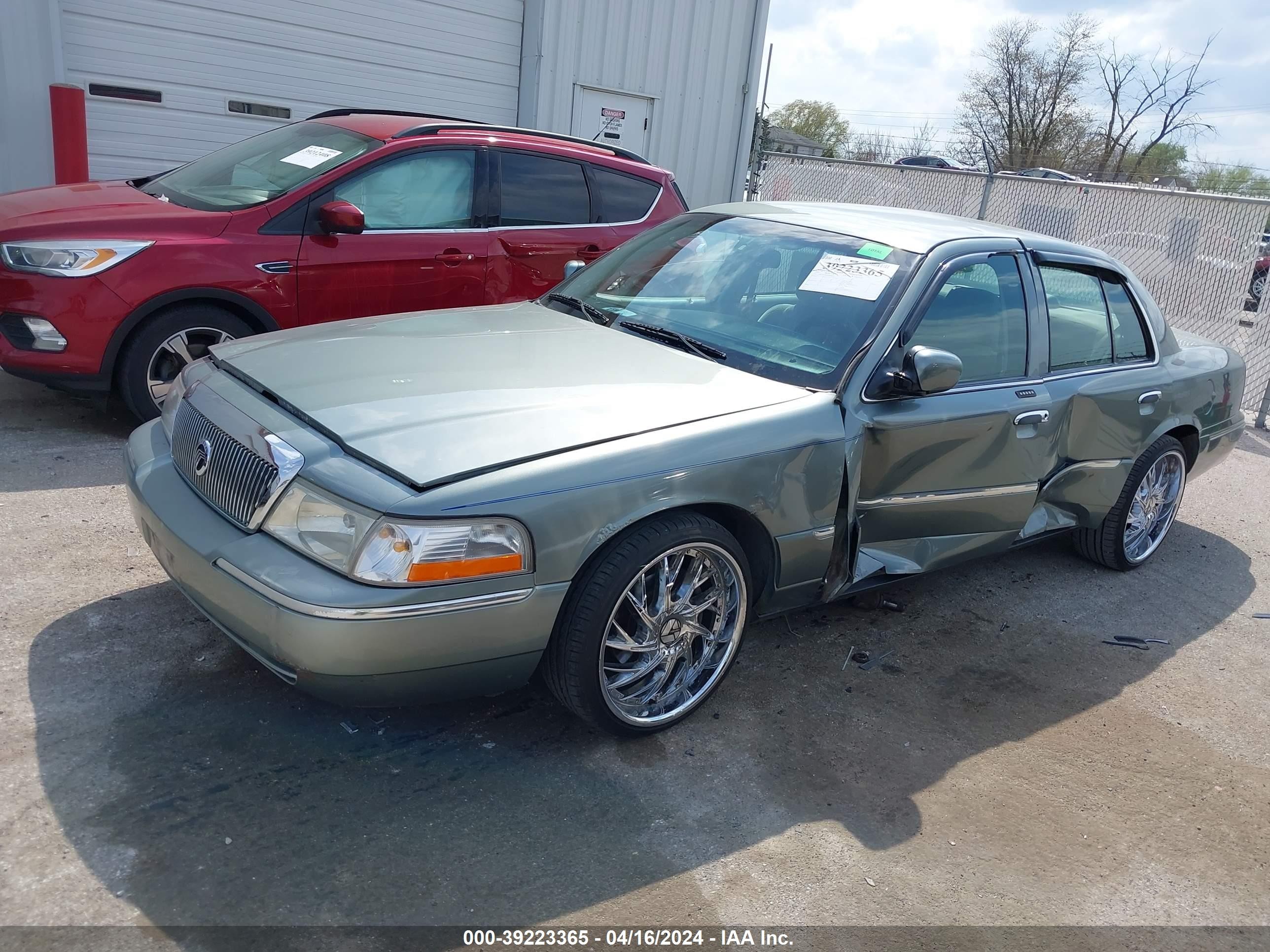 Photo 1 VIN: 2MEFM75W45X604436 - MERCURY GRAND MARQUIS 