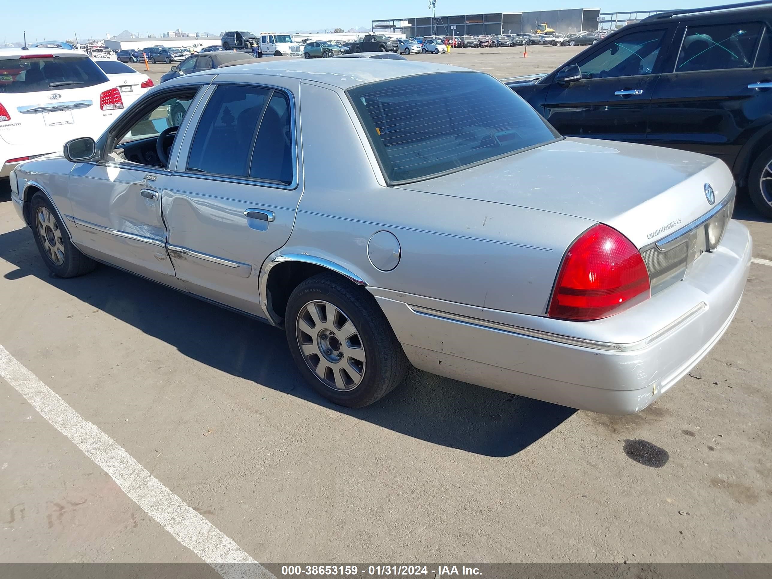 Photo 2 VIN: 2MEFM75W46X643920 - MERCURY GRAND MARQUIS 