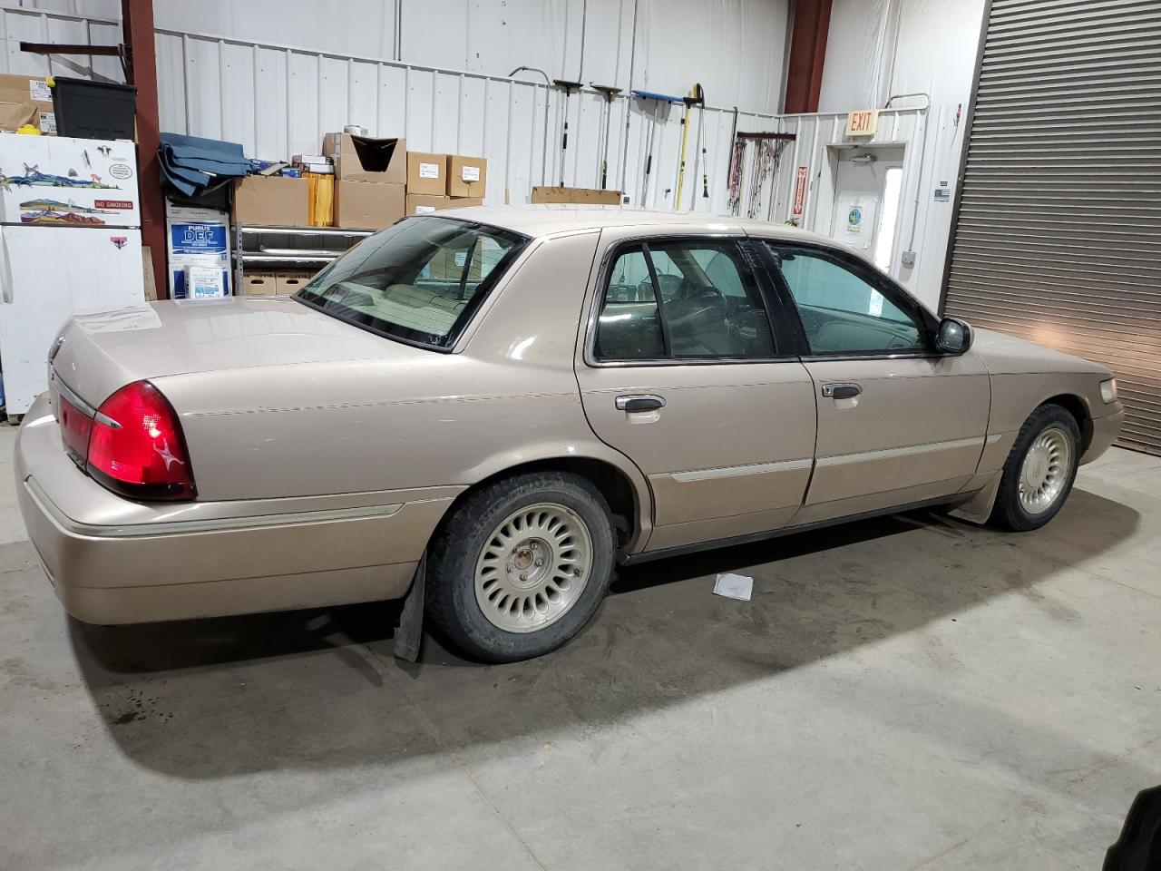 Photo 2 VIN: 2MEFM75W4WX666551 - MERCURY GRAND MARQUIS 