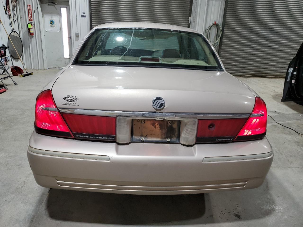 Photo 5 VIN: 2MEFM75W4WX666551 - MERCURY GRAND MARQUIS 