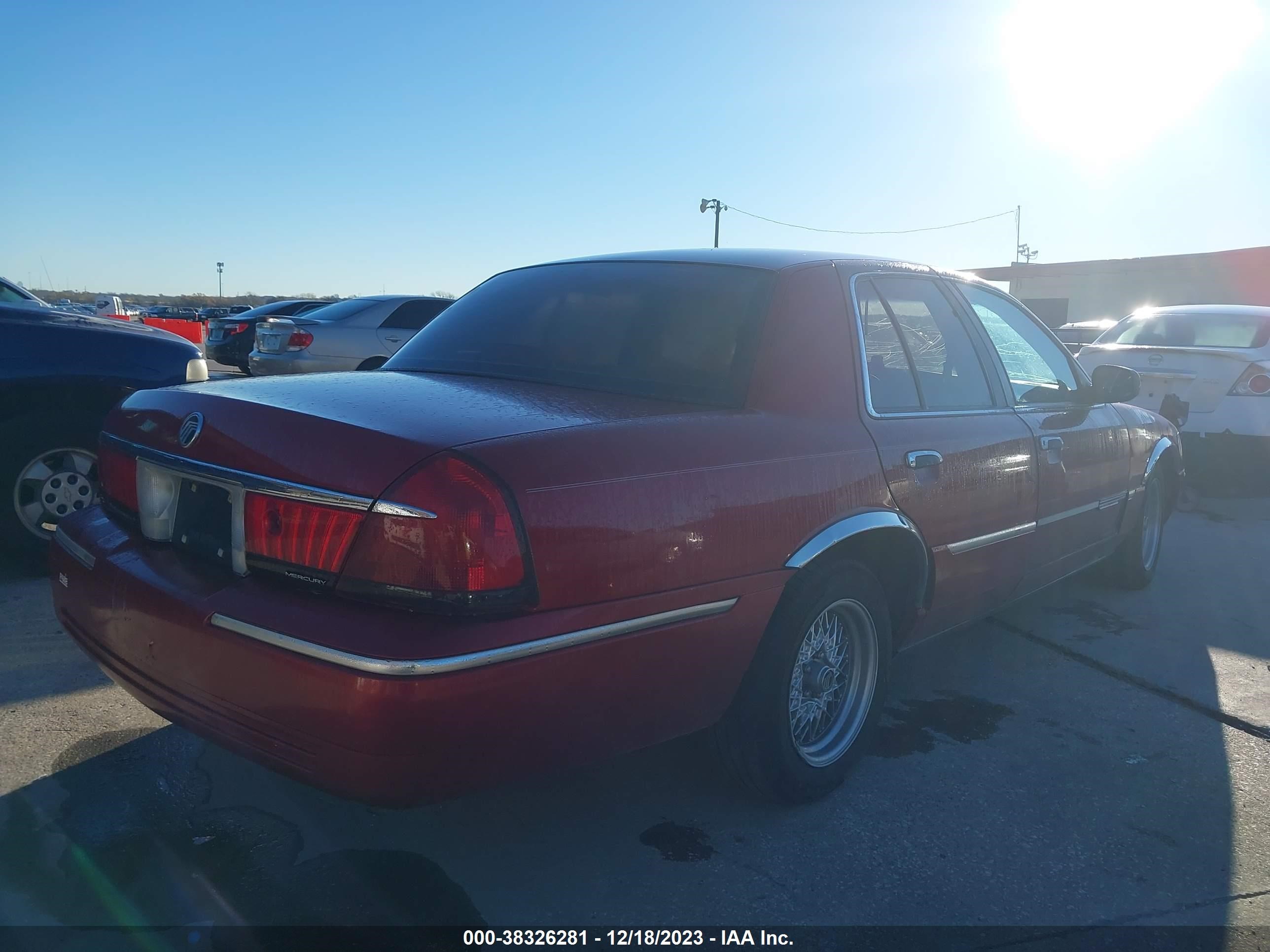 Photo 3 VIN: 2MEFM75W4XX642753 - MERCURY GRAND MARQUIS 