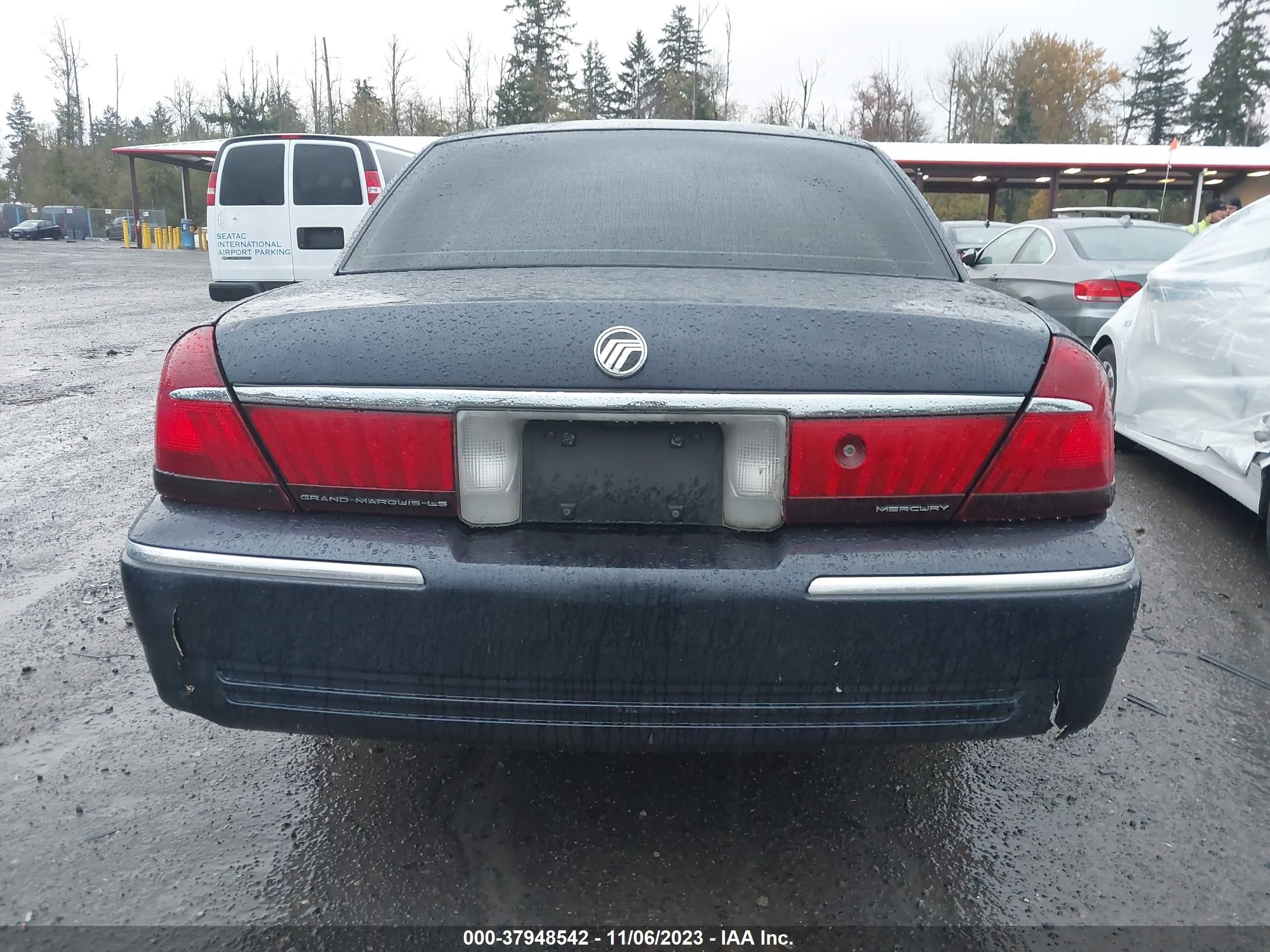 Photo 15 VIN: 2MEFM75W4YX719784 - MERCURY GRAND MARQUIS 