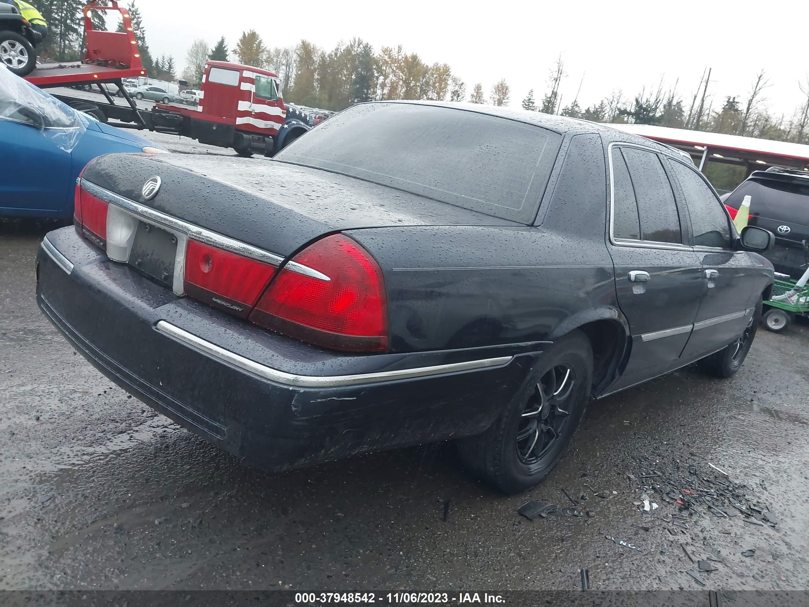 Photo 3 VIN: 2MEFM75W4YX719784 - MERCURY GRAND MARQUIS 