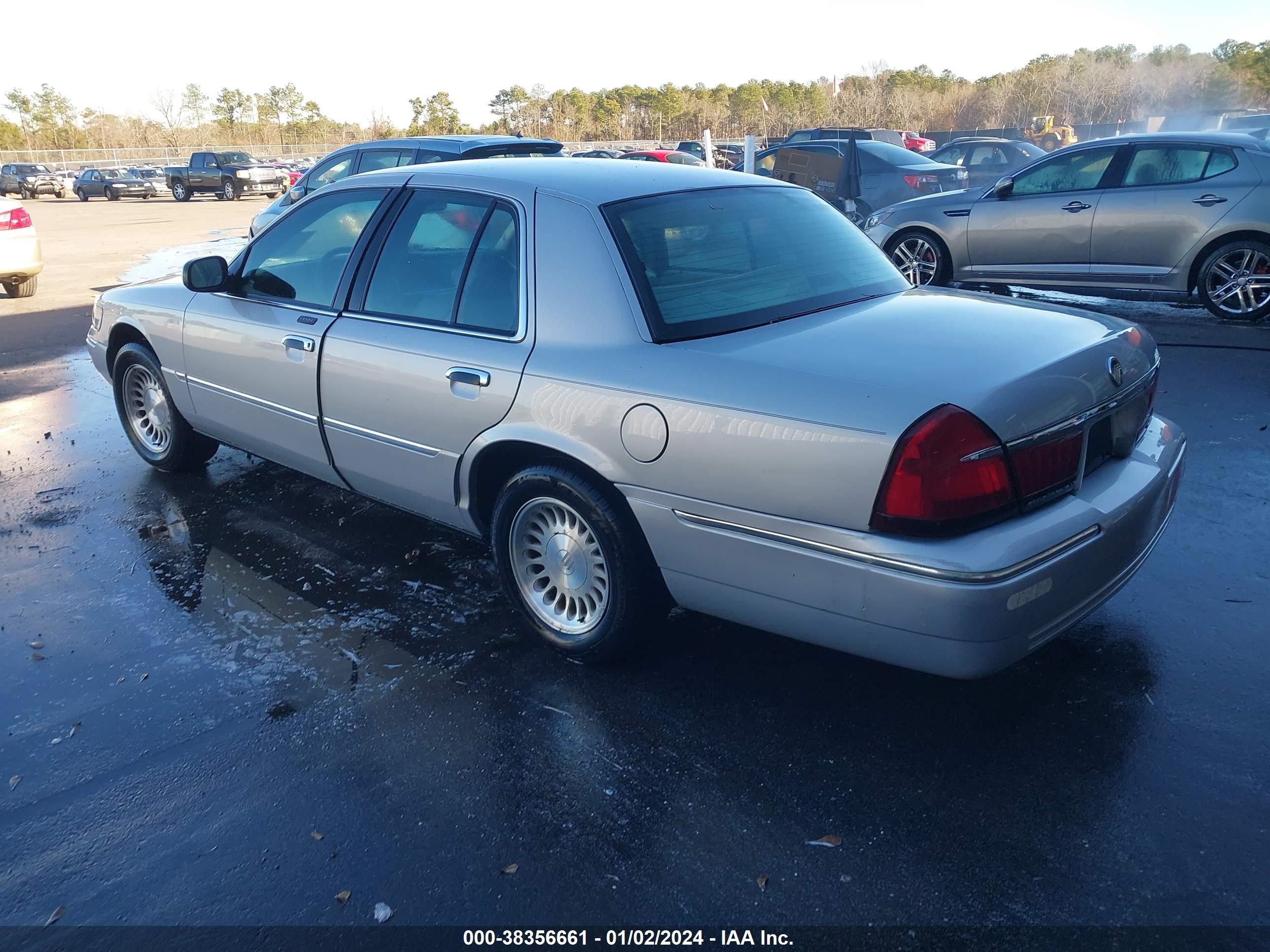 Photo 2 VIN: 2MEFM75W51X708198 - MERCURY GRAND MARQUIS 