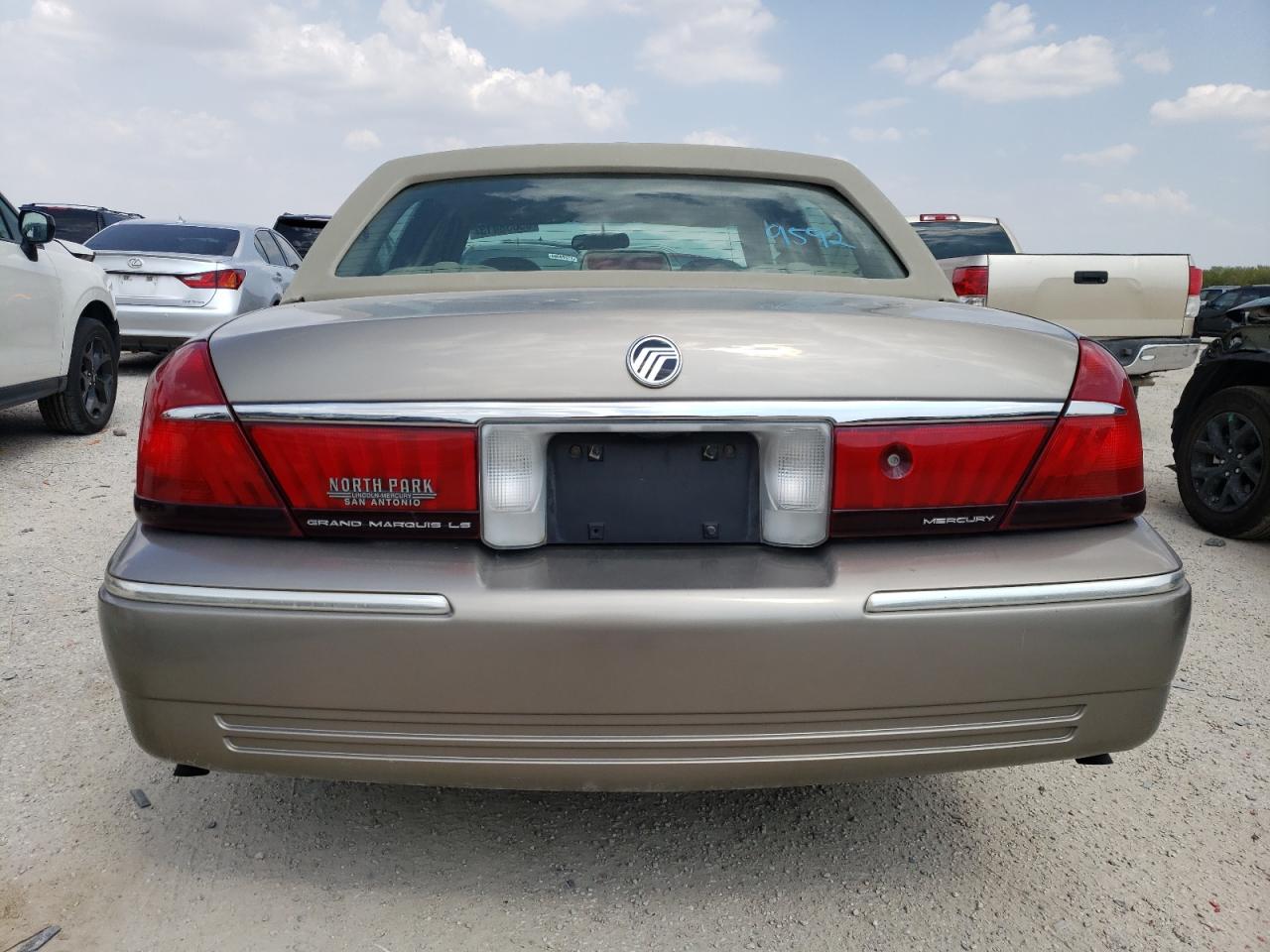 Photo 5 VIN: 2MEFM75W51X710713 - MERCURY GRAND MARQUIS 