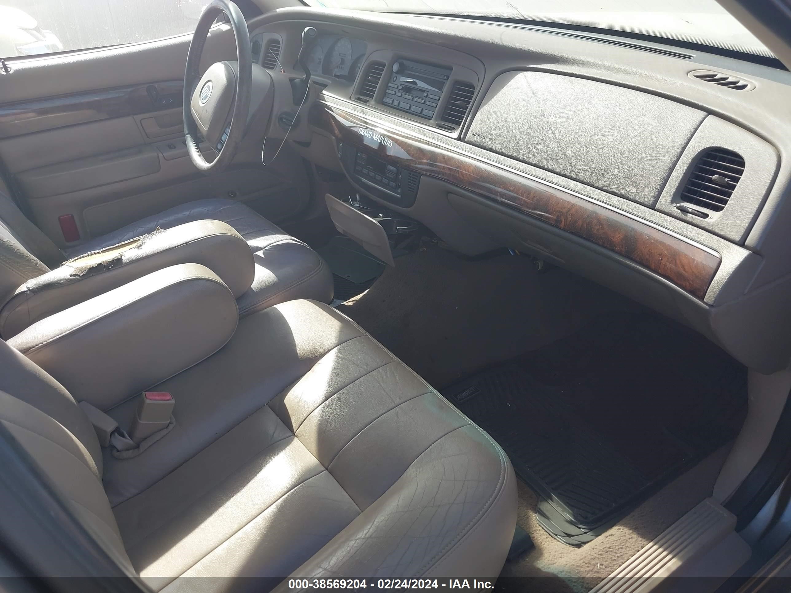 Photo 4 VIN: 2MEFM75W54X639422 - MERCURY GRAND MARQUIS 