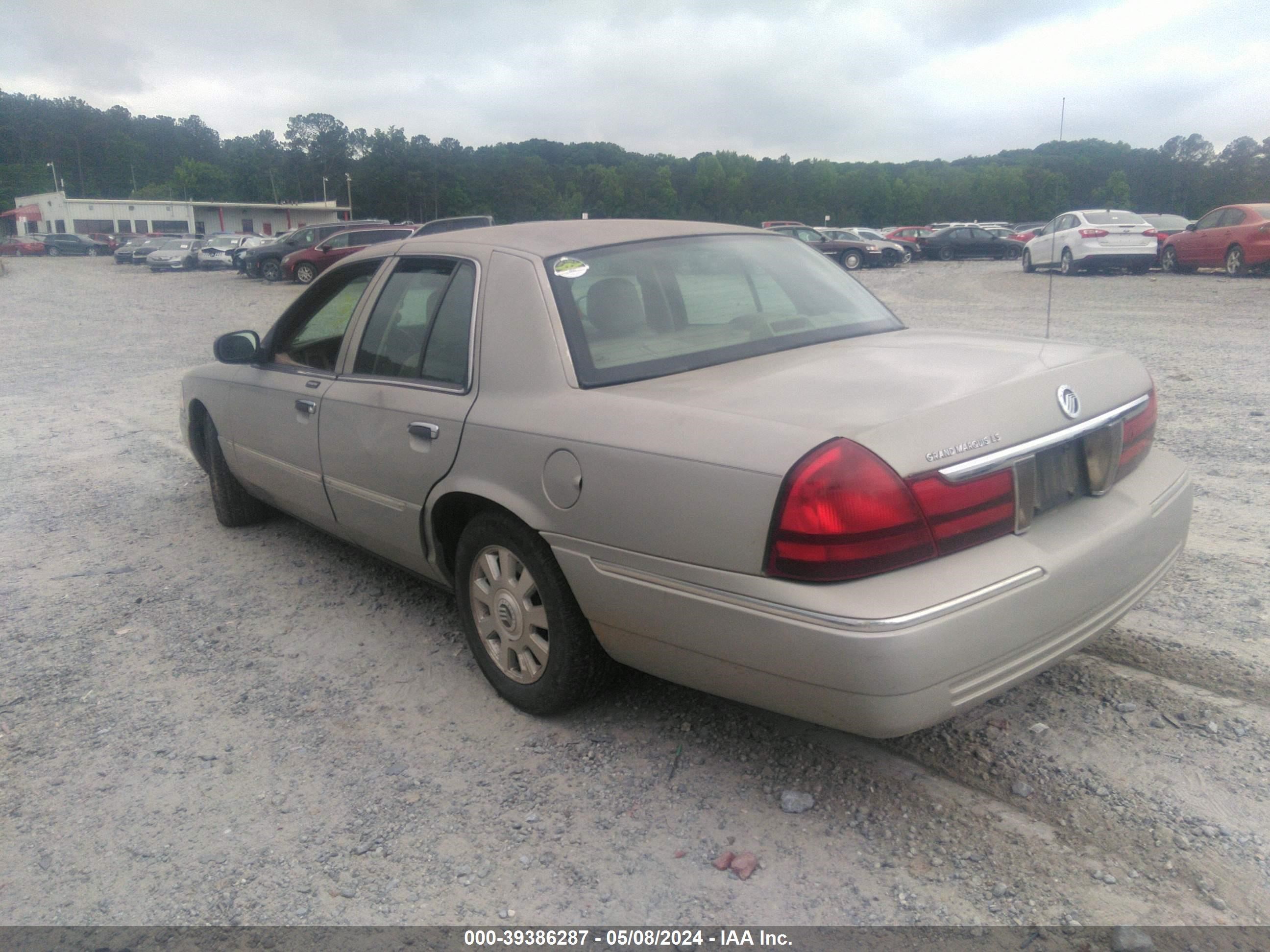 Photo 2 VIN: 2MEFM75W55X614649 - MERCURY GRAND MARQUIS 