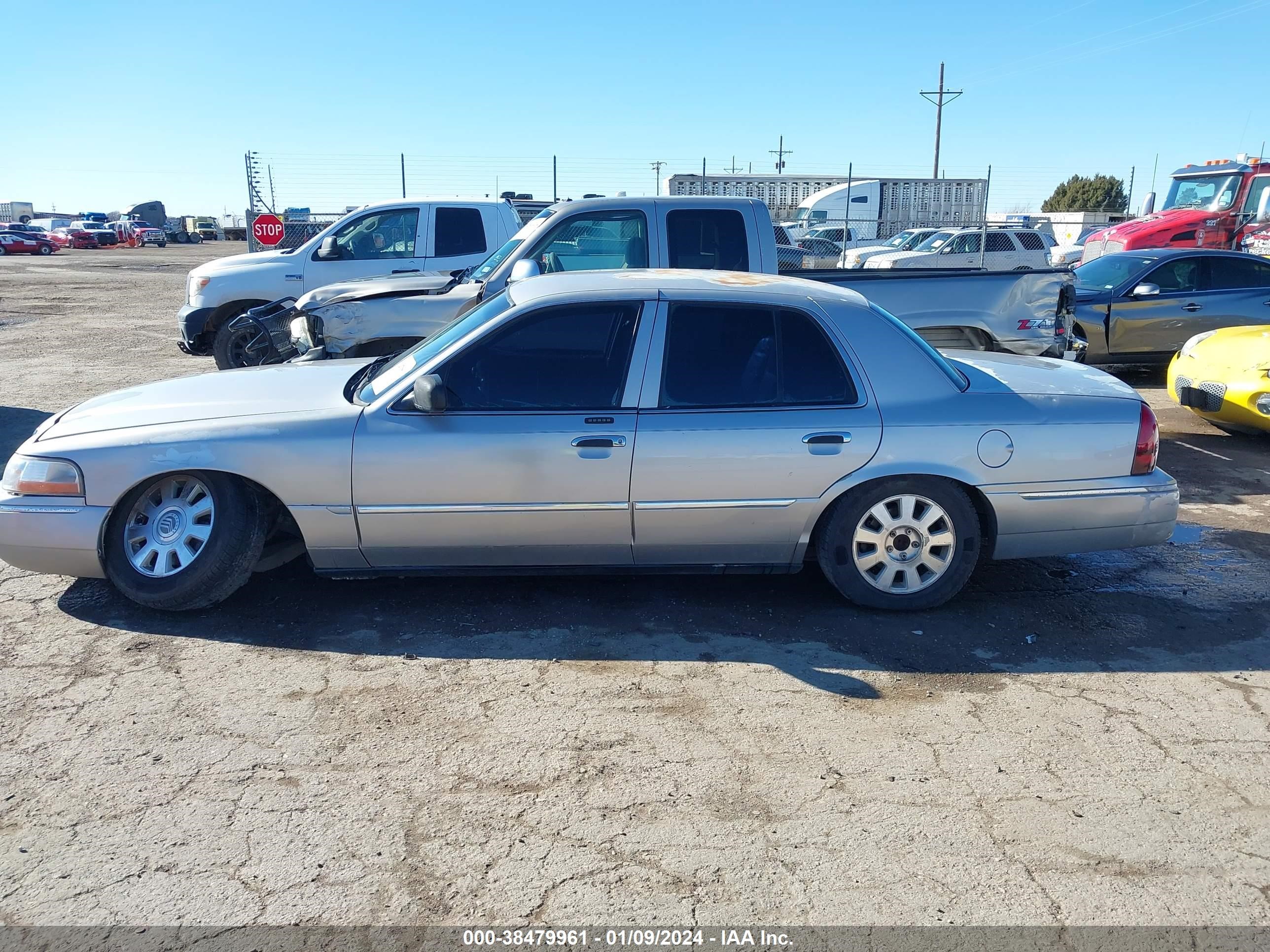 Photo 13 VIN: 2MEFM75W55X650244 - MERCURY GRAND MARQUIS 