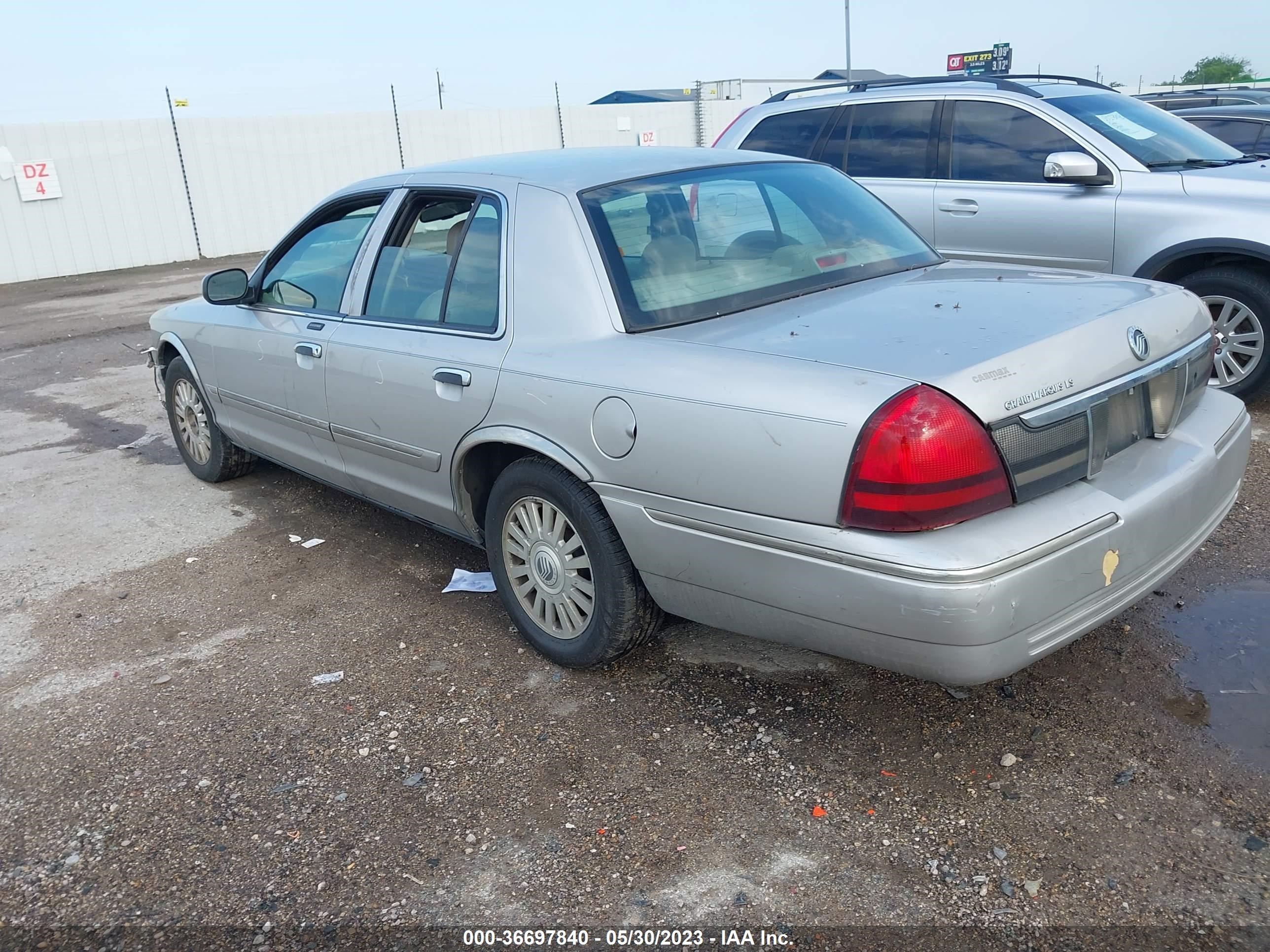 Photo 2 VIN: 2MEFM75W56X633431 - MERCURY GRAND MARQUIS 