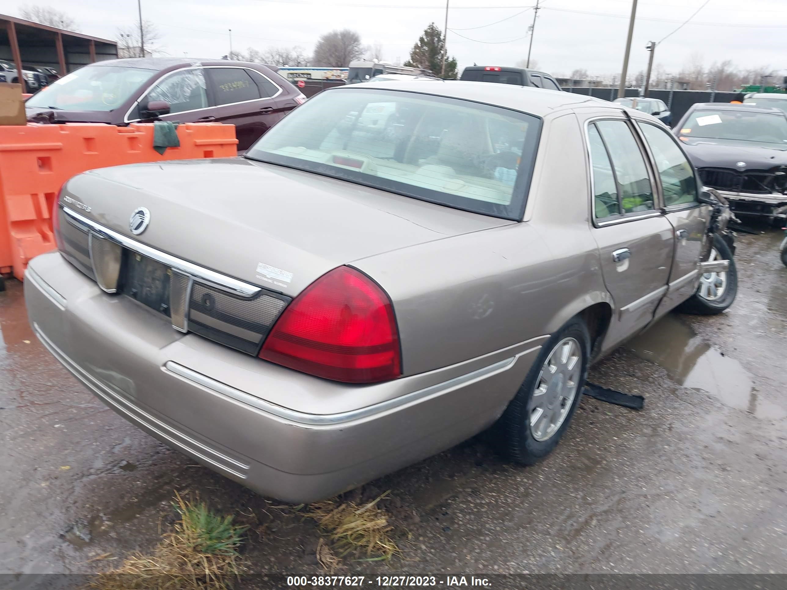 Photo 3 VIN: 2MEFM75W56X643554 - MERCURY GRAND MARQUIS 