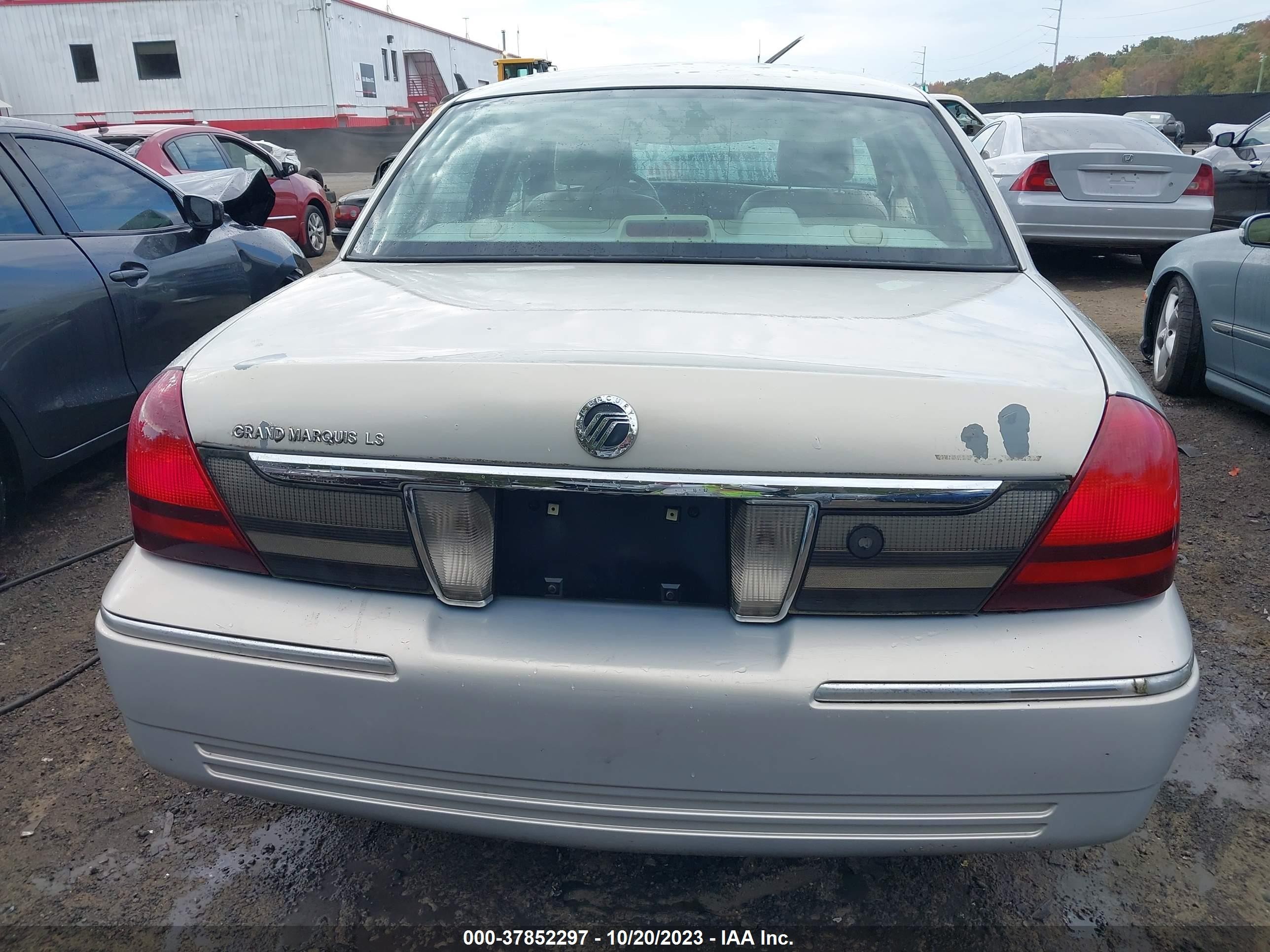 Photo 15 VIN: 2MEFM75W56X654330 - MERCURY GRAND MARQUIS 