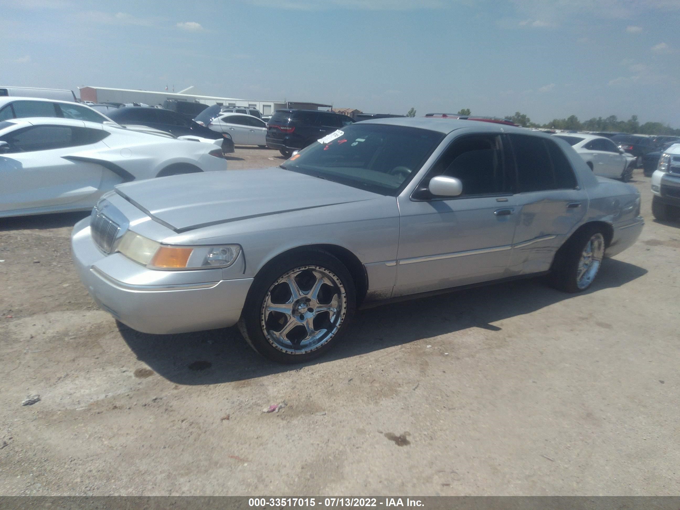 Photo 2 VIN: 2MEFM75W5WX619349 - MERCURY GRAND MARQUIS 