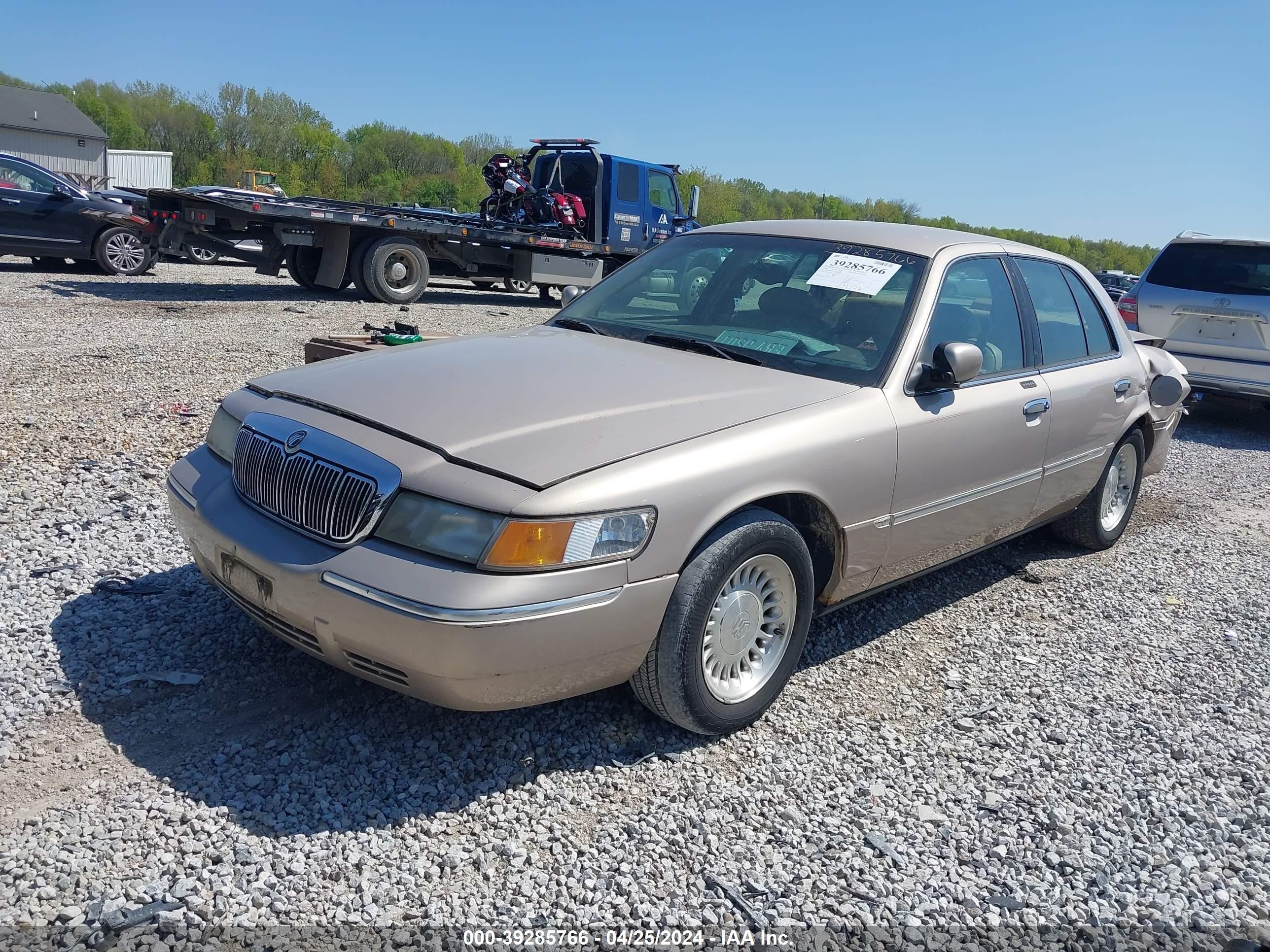 Photo 1 VIN: 2MEFM75W5WX630108 - MERCURY GRAND MARQUIS 