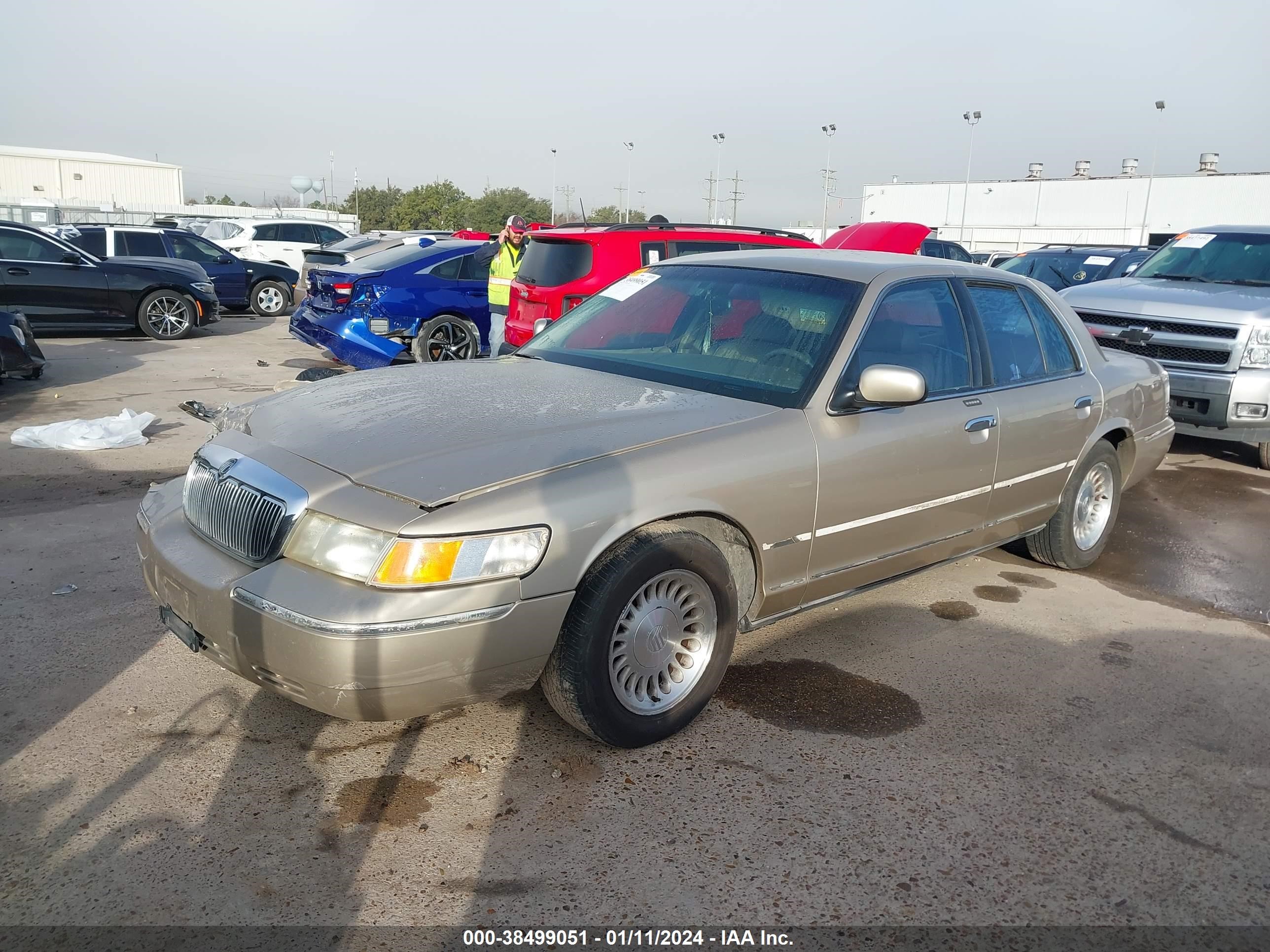 Photo 1 VIN: 2MEFM75W5YX621184 - MERCURY GRAND MARQUIS 