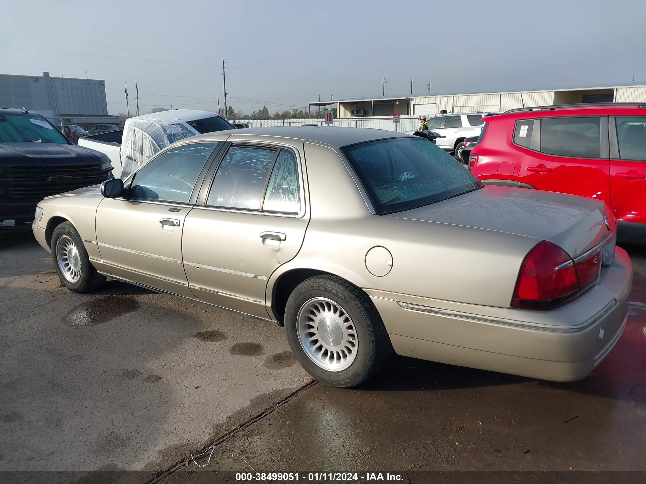 Photo 13 VIN: 2MEFM75W5YX621184 - MERCURY GRAND MARQUIS 